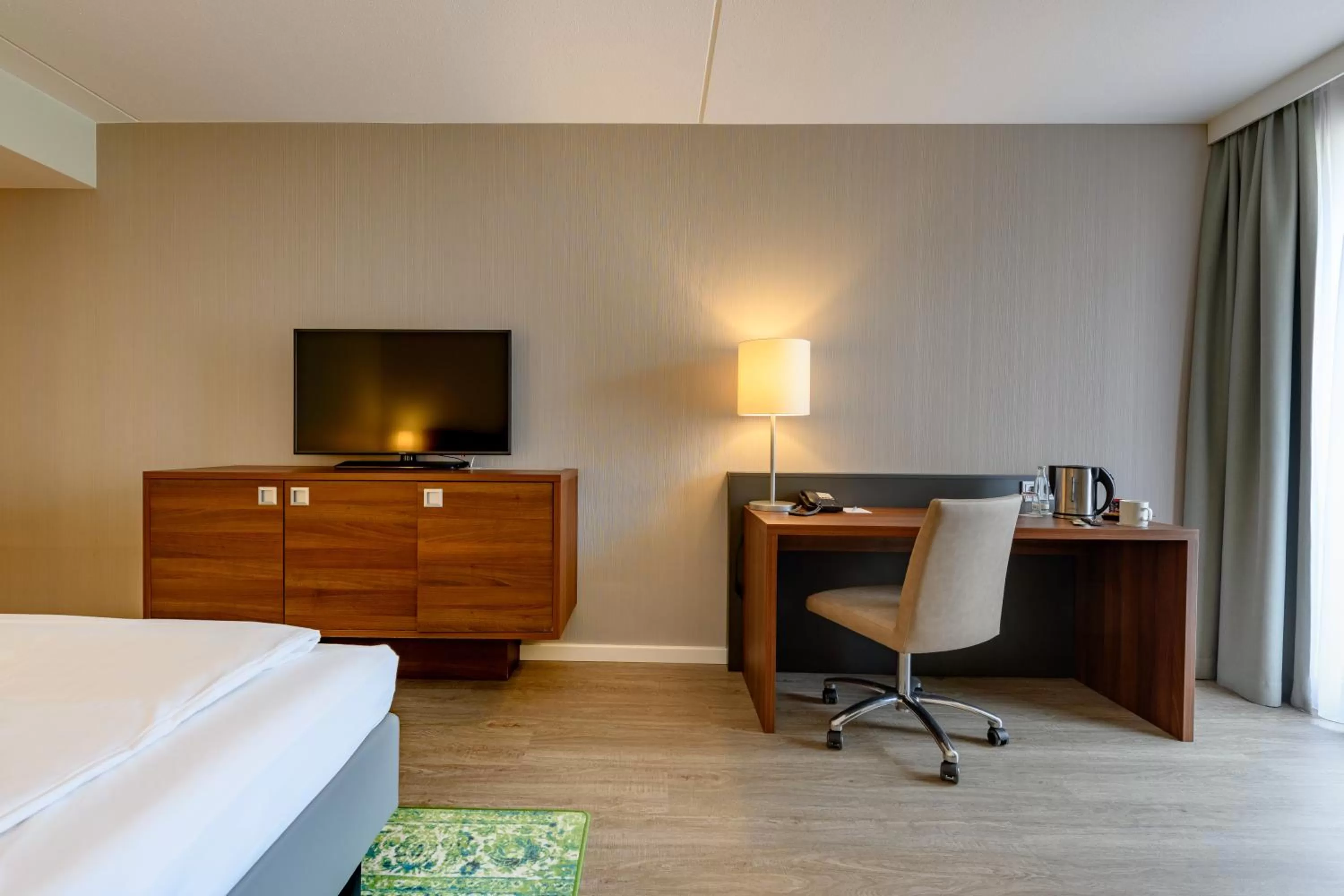 TV and multimedia, Bed in Mercure Stuttgart Sindelfingen an der Messe