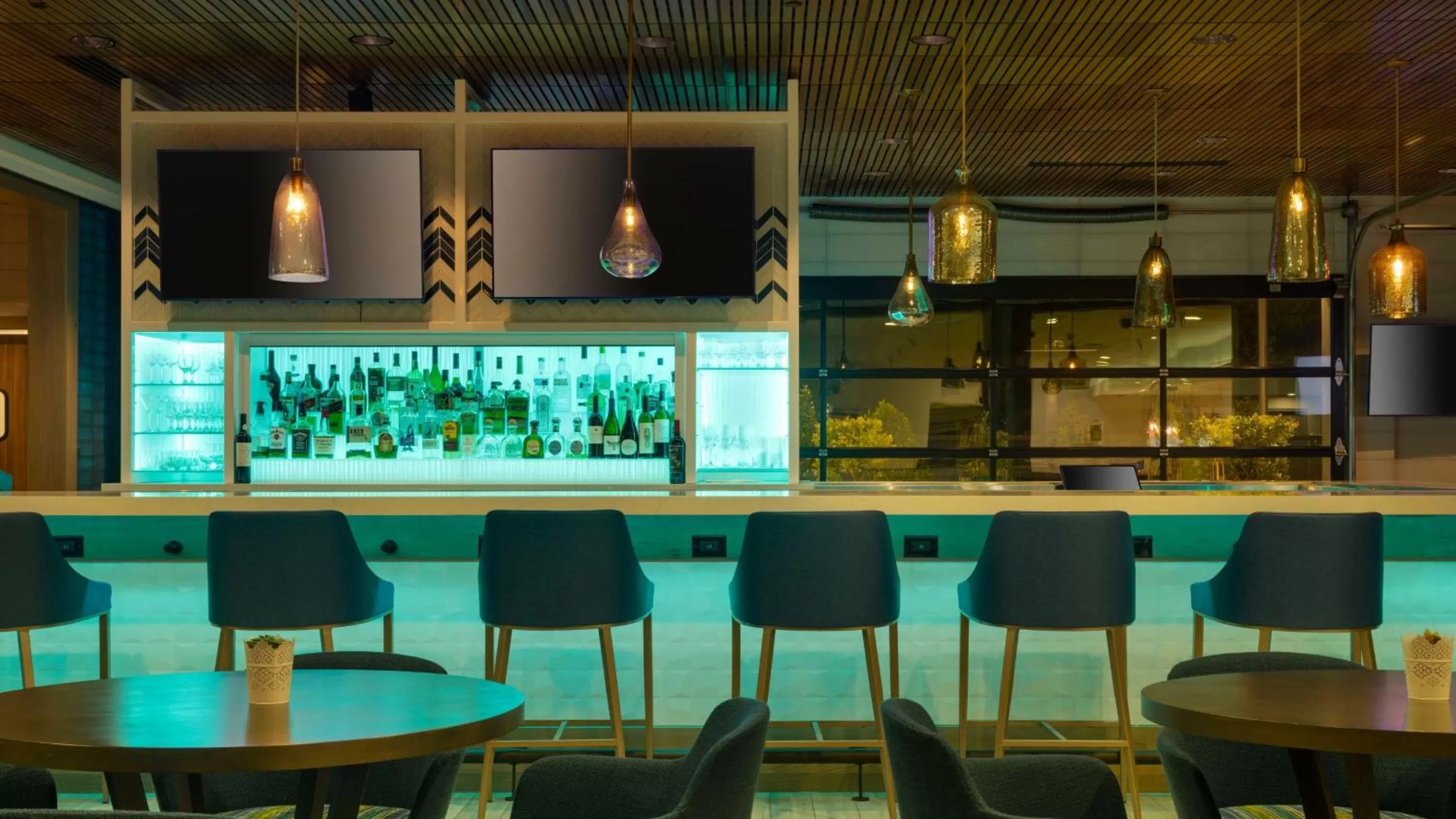 Lounge or bar in Holiday Inn San Jose-Silicon Valley by IHG