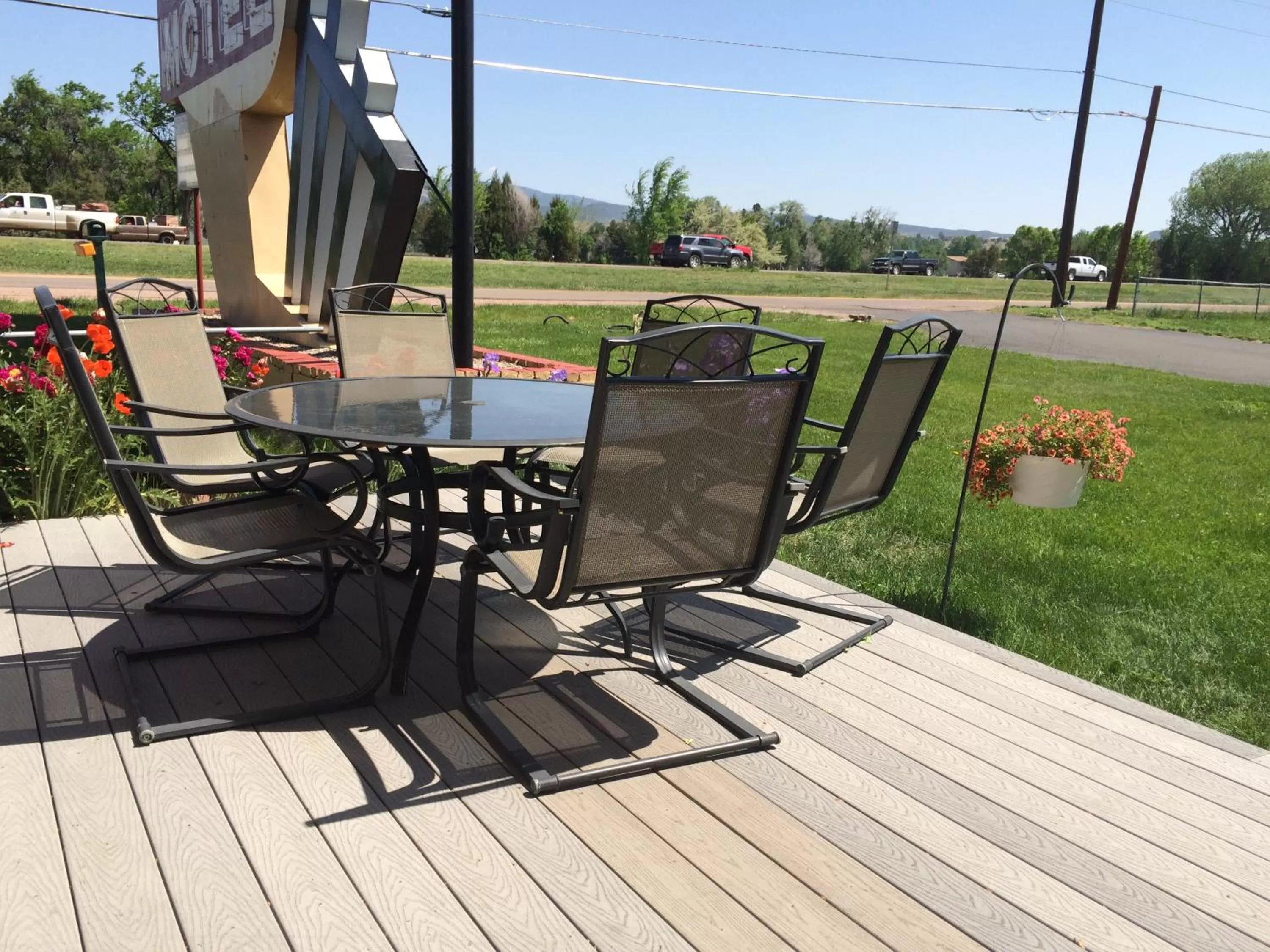 Property building in Travel Inn Motel