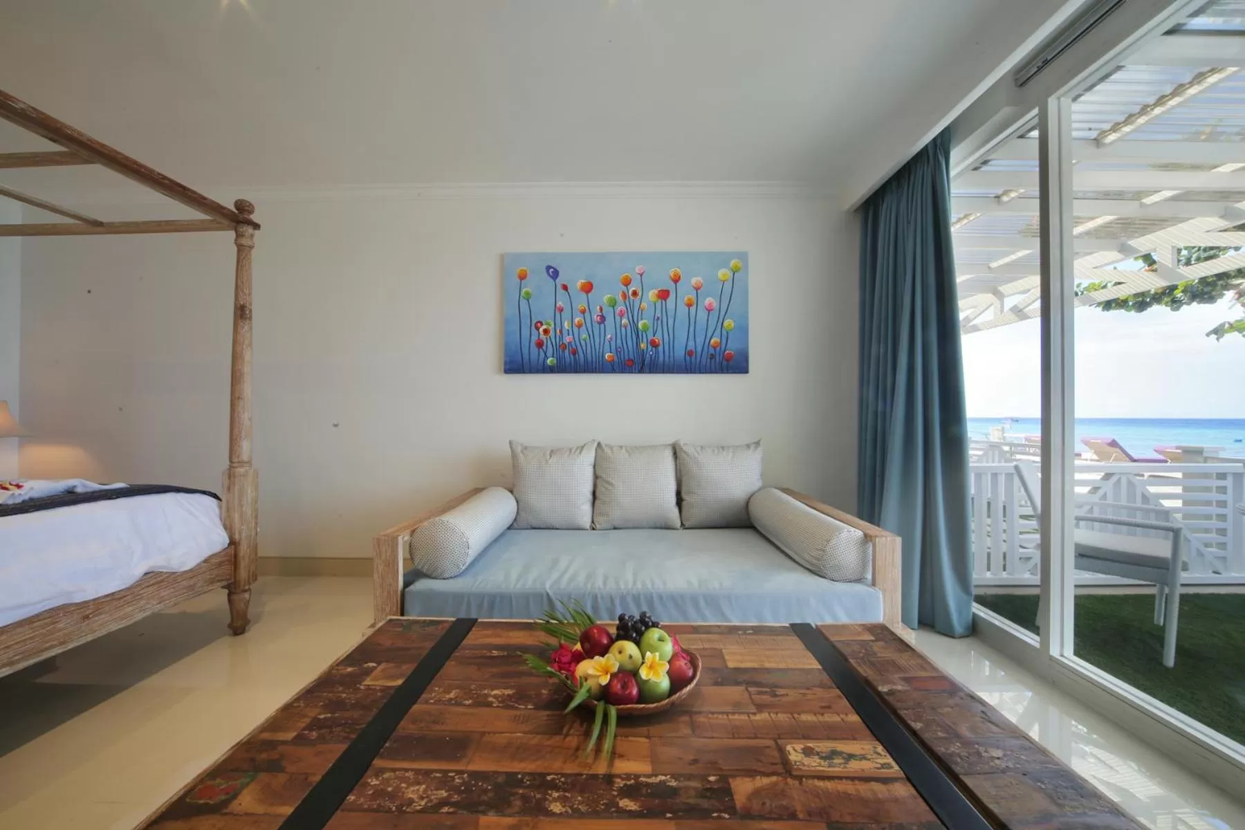 Living room, Bed in Gili Meno Mojo Beach Resort
