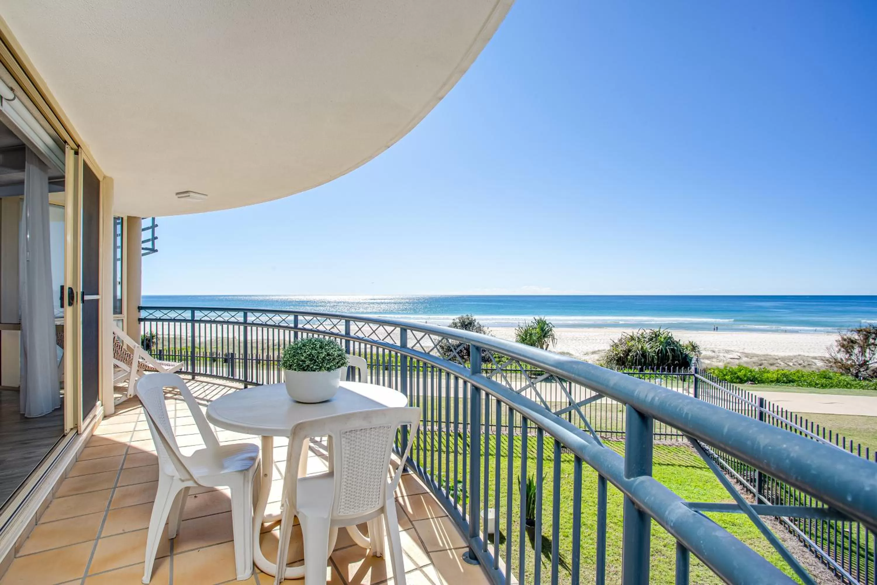 Balcony/Terrace in Golden Riviera Absolute Beachfront Resort