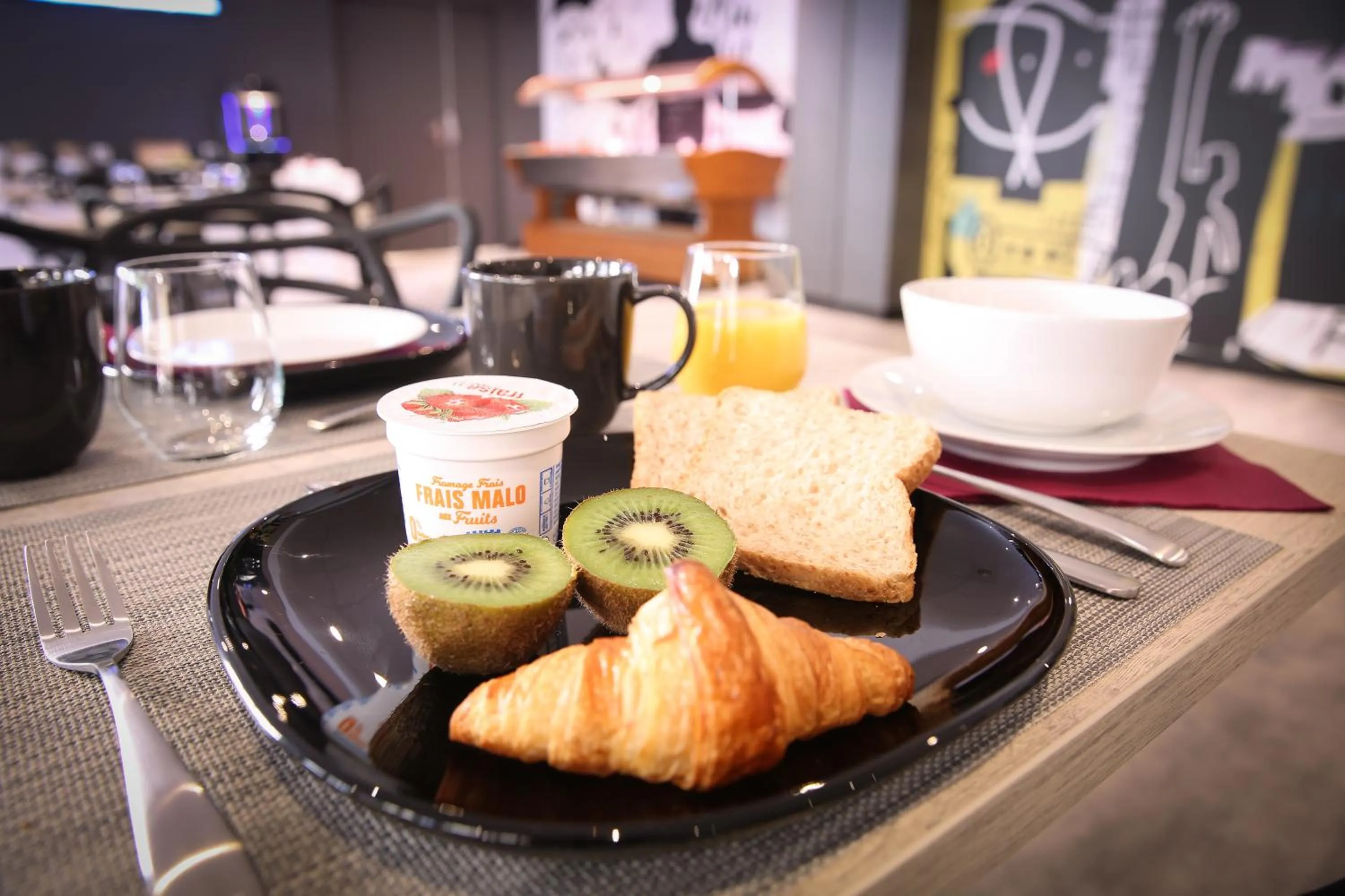 Restaurant/places to eat in Arena Hotel La Defense