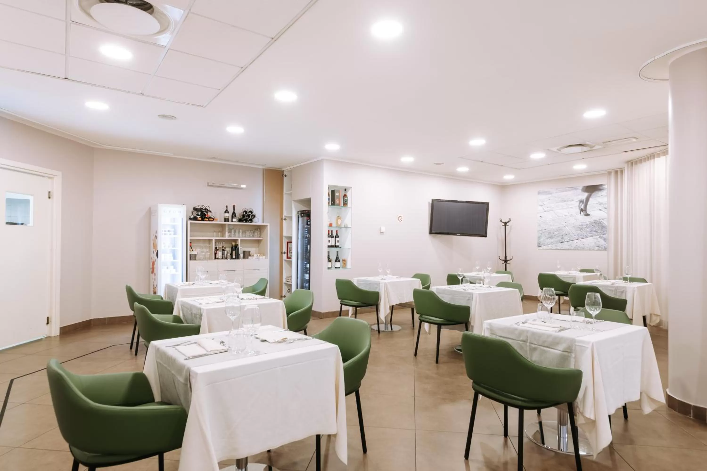 Restaurant/places to eat in Hotel Motel Prestige