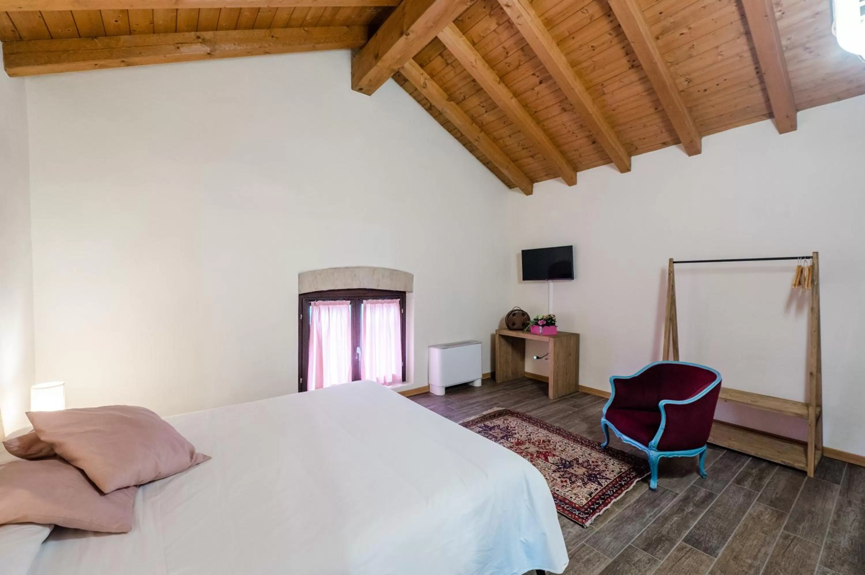 Photo of the whole room, Bed in SMART San Martino