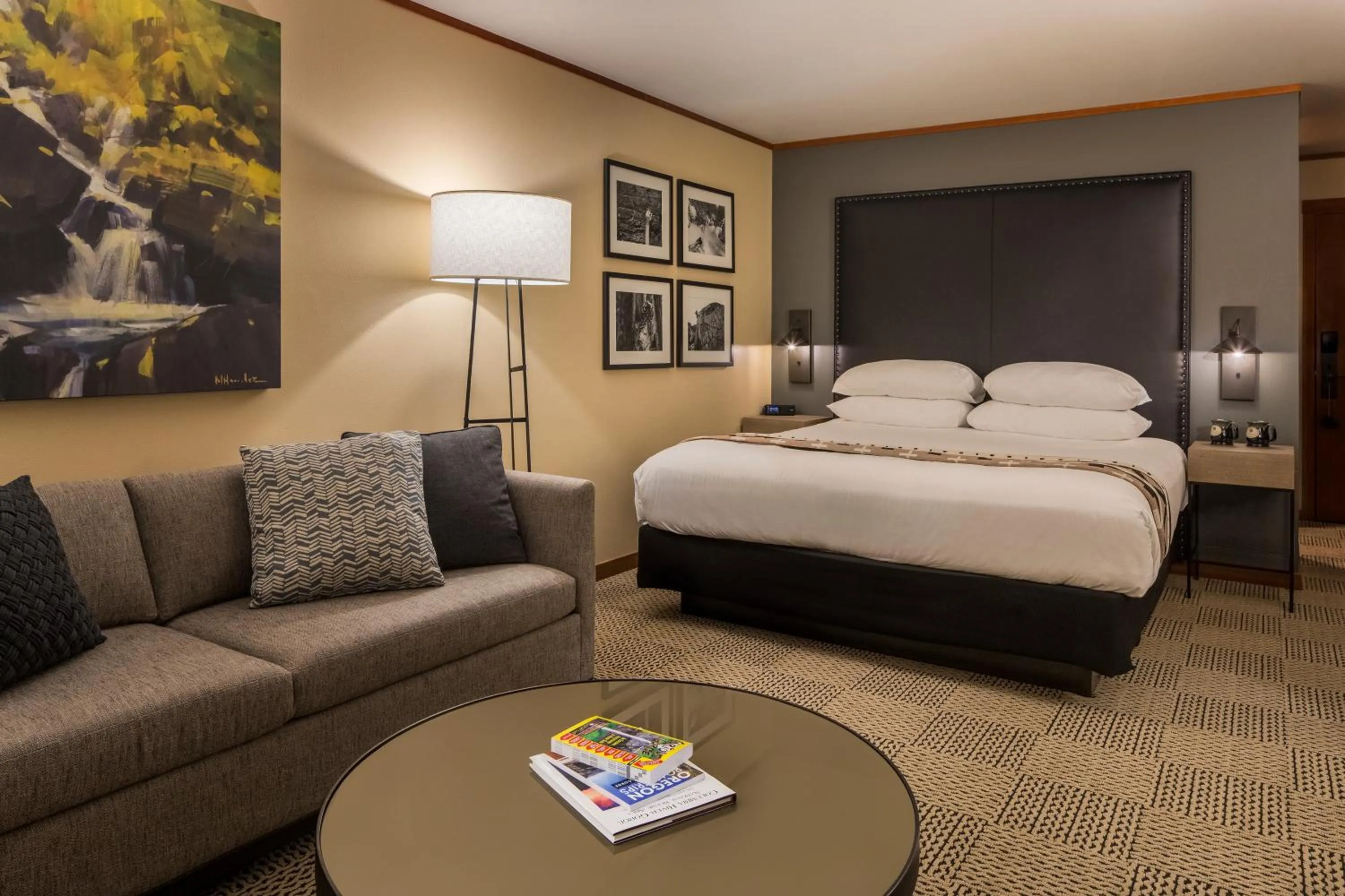 Bed in Skamania Lodge