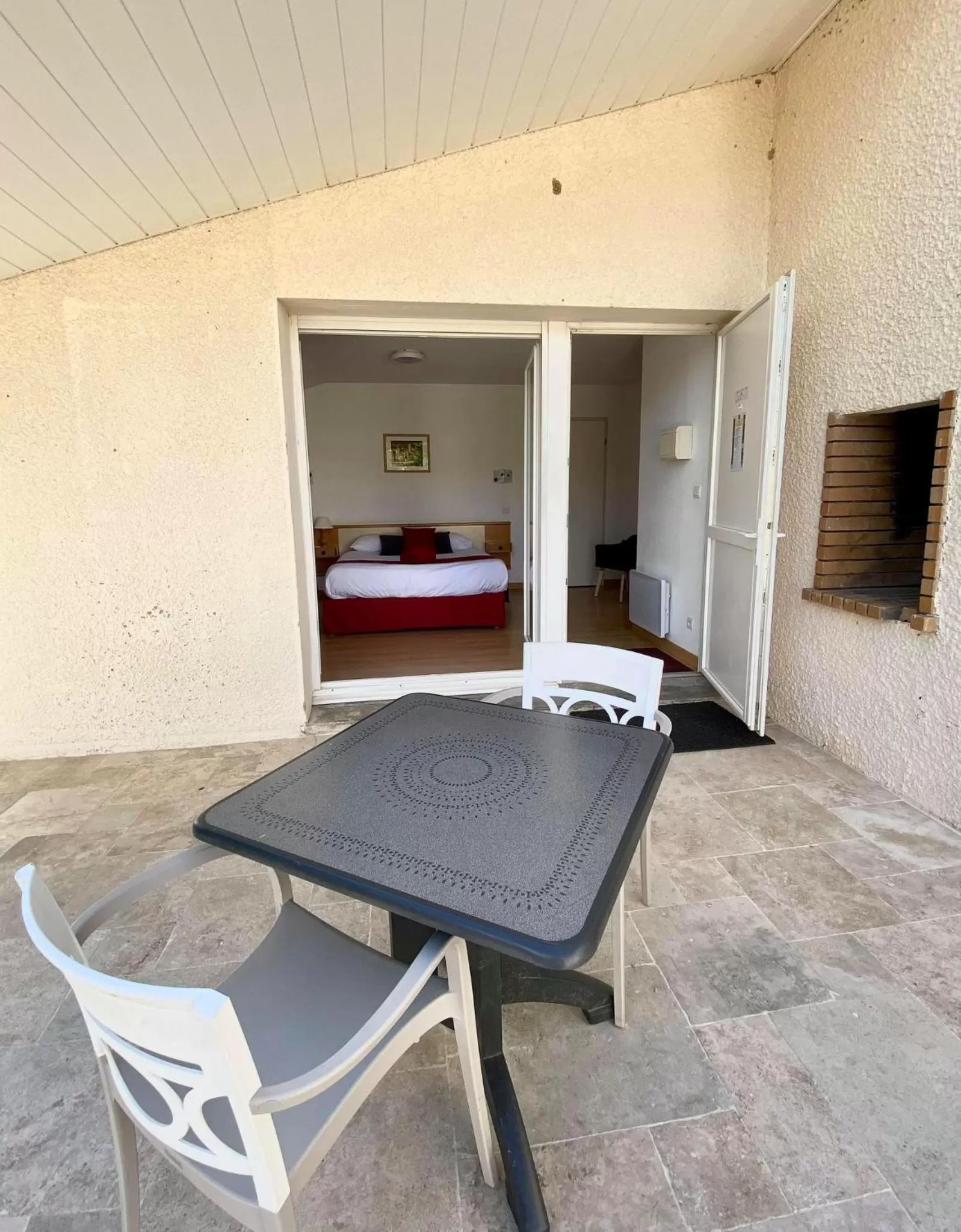 Balcony/Terrace, Bed in Hotel Restaurant La Dame du Lac