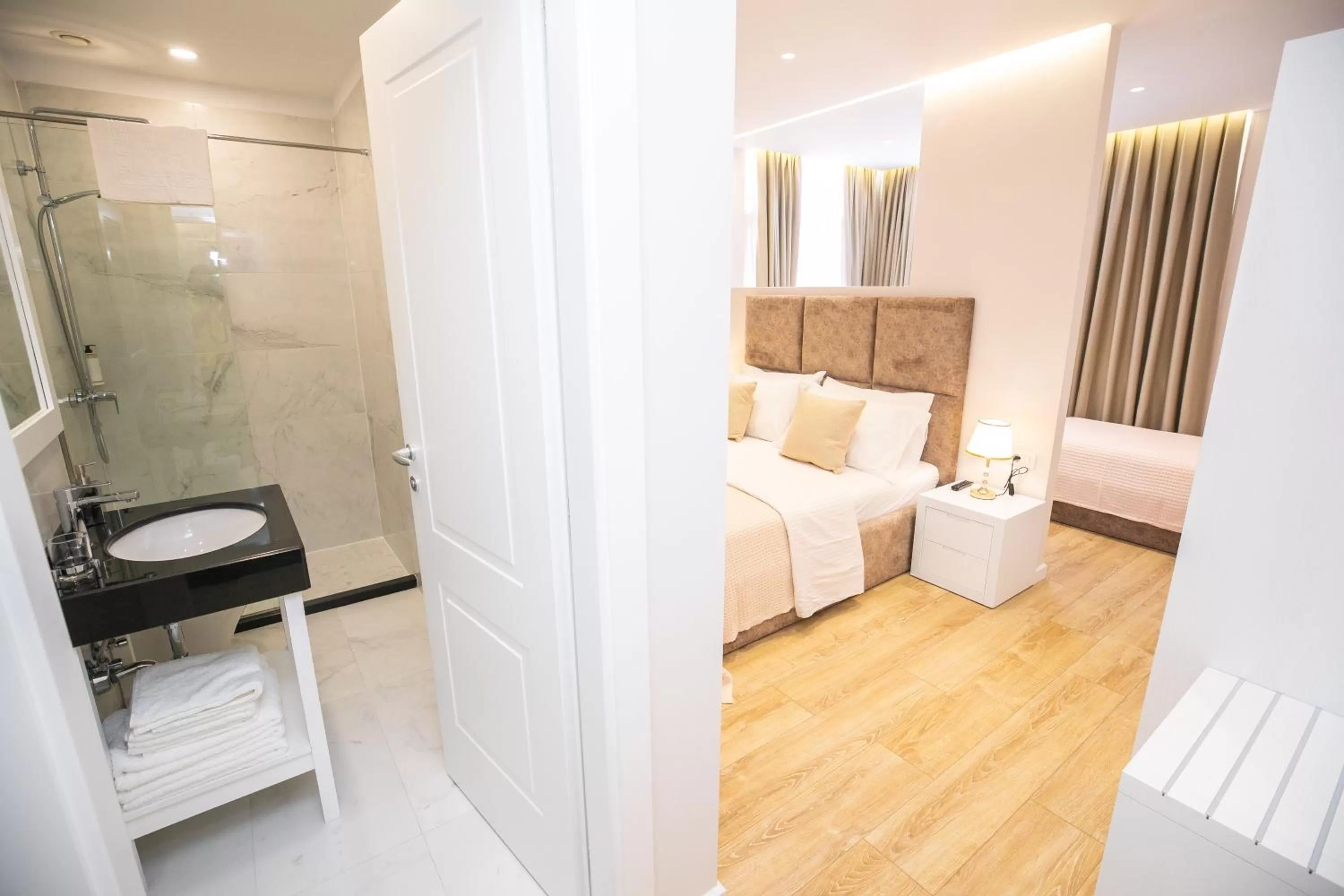 Bathroom, Bed in Hotel Elior