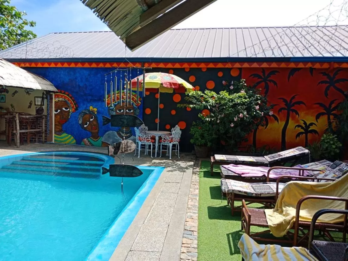Swimming pool in Lala Panzi Bed and Breakfast
