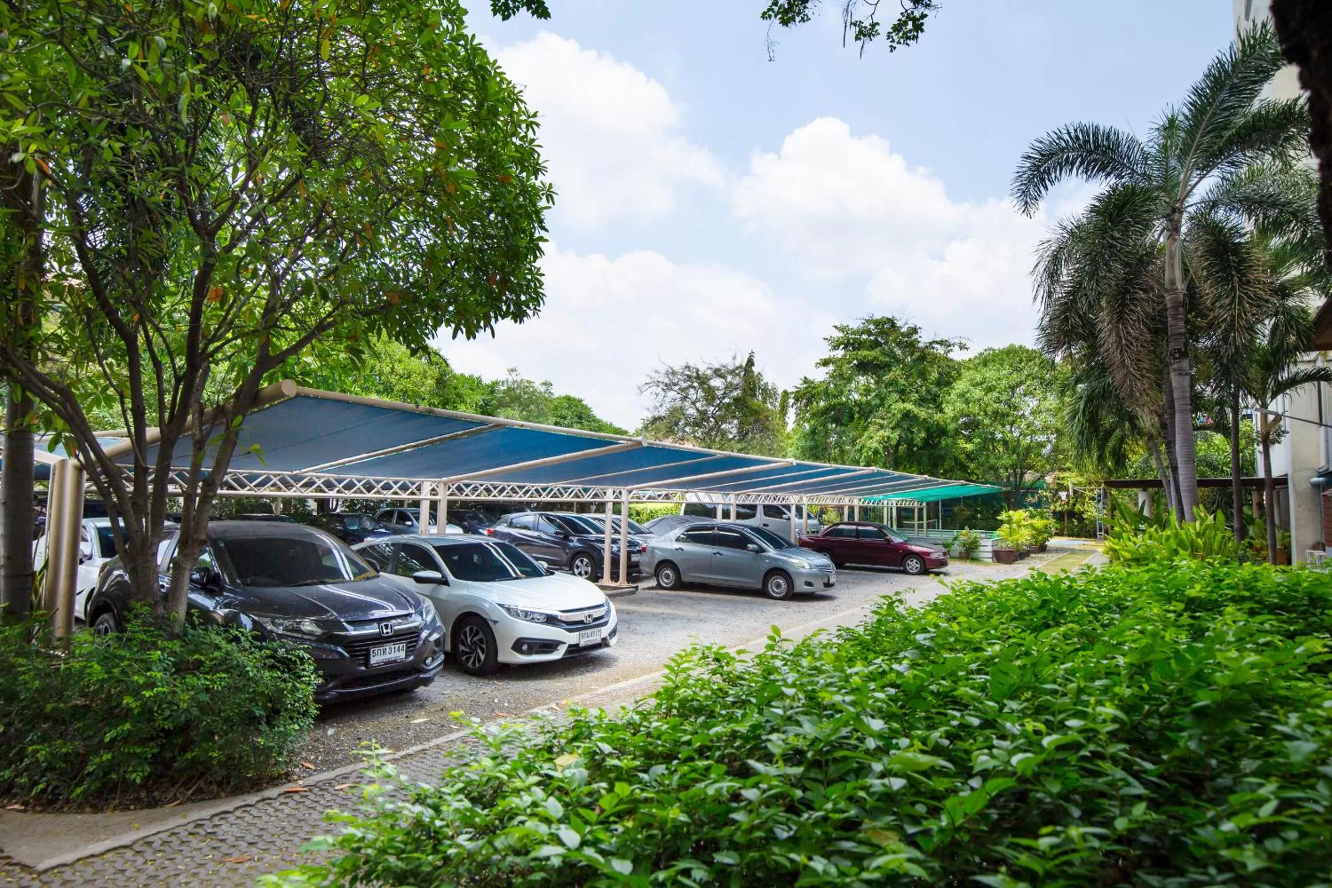 Area and facilities in Lasalle Suites Hotel & Residence