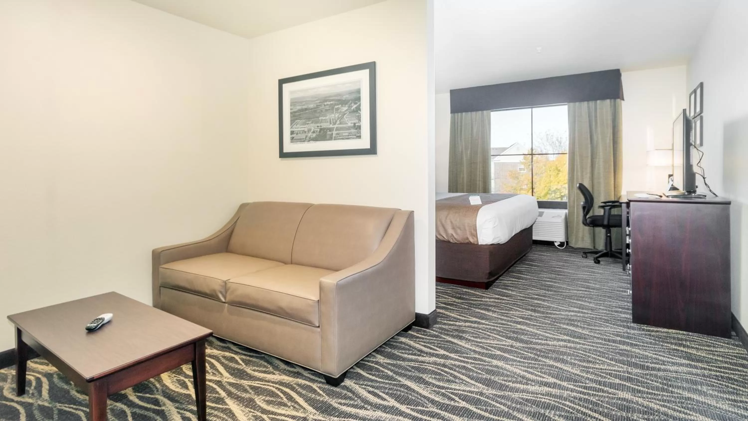Seating area, Bed in Cobblestone Hotel & Suites - Janesville