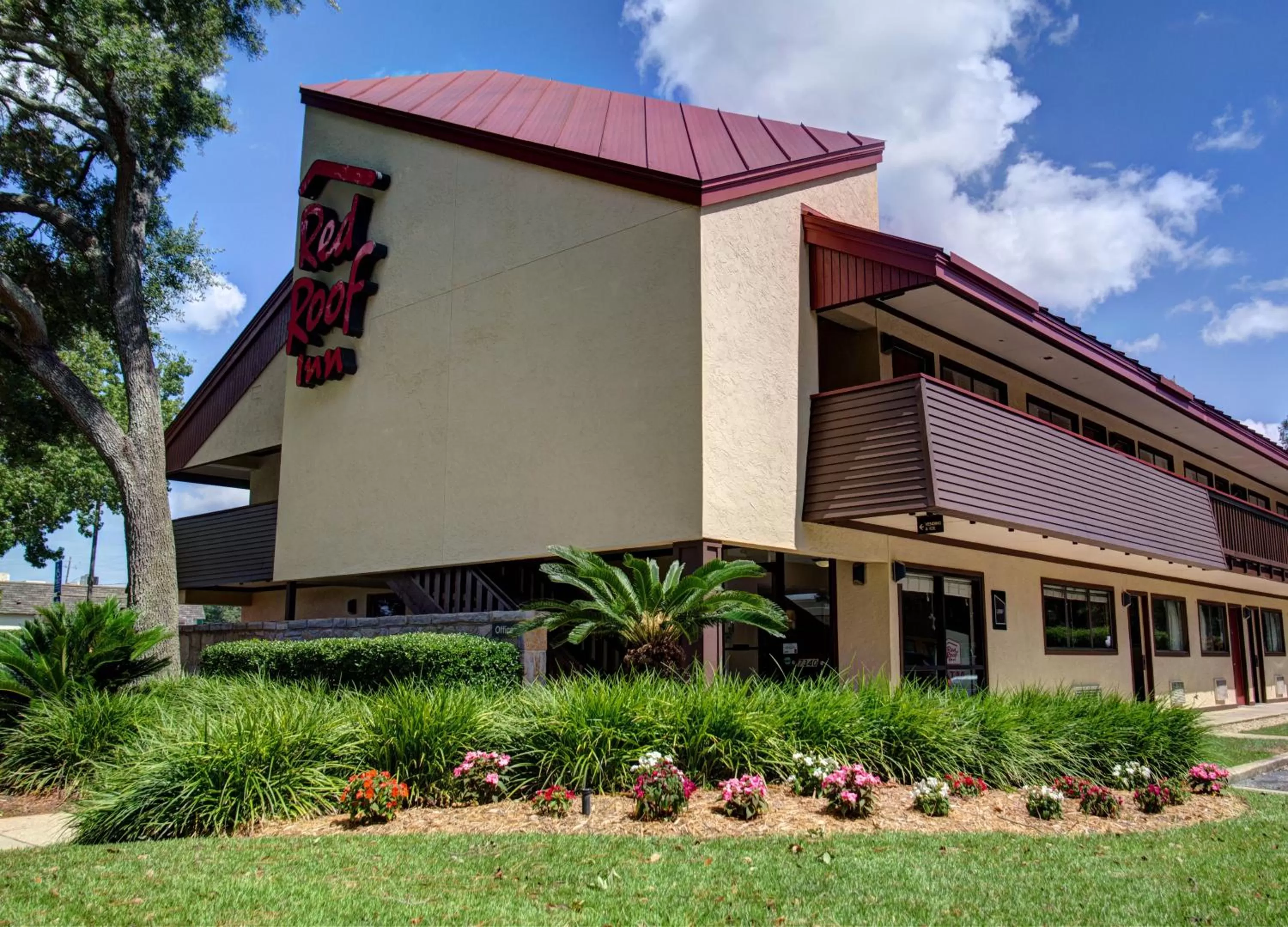 Property building in Red Roof Inn Pensacola - I-10 at Davis Highway