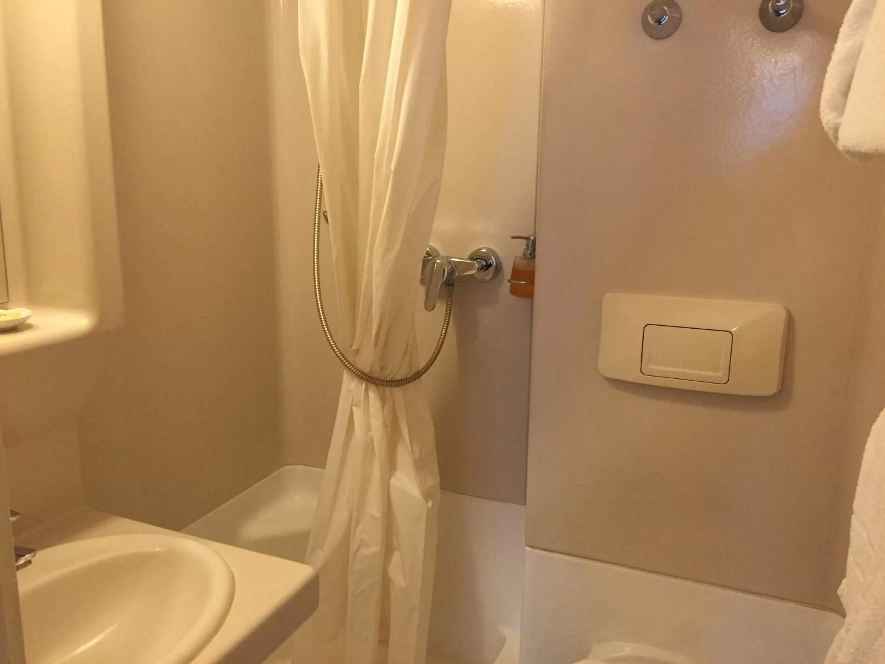 Bathroom in das HOTEL in München