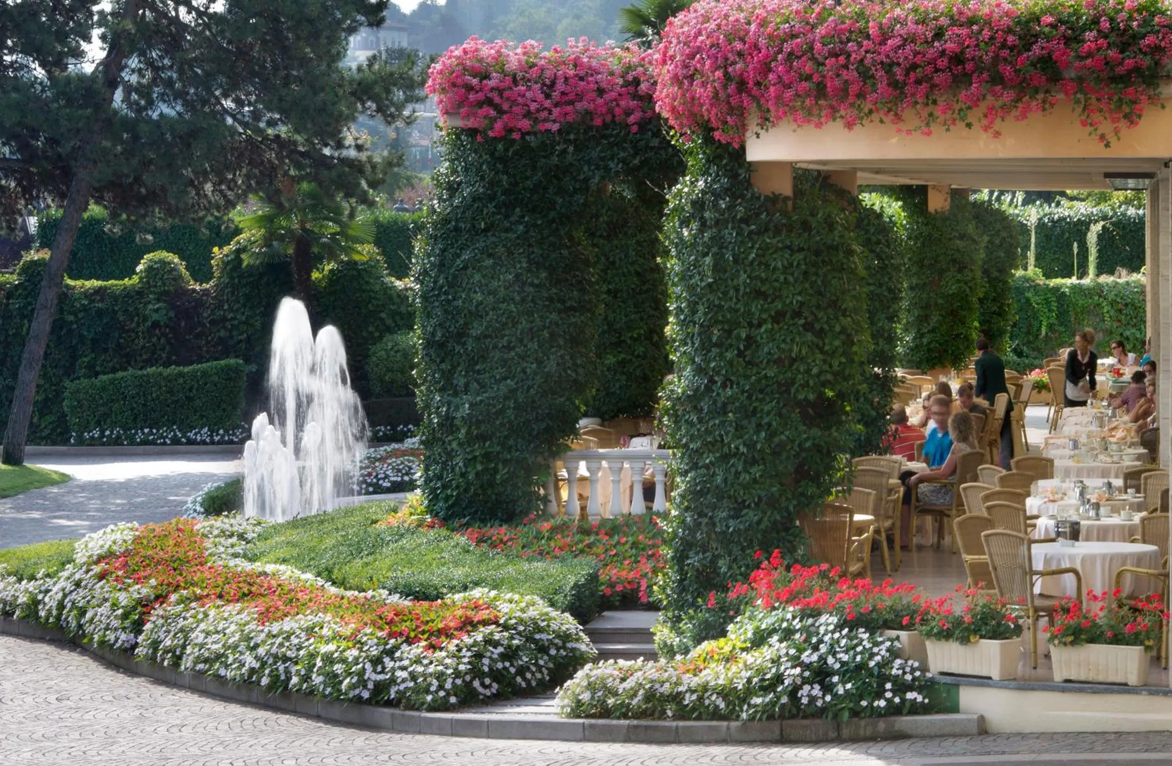 Restaurant/places to eat in Grand Hotel Bristol