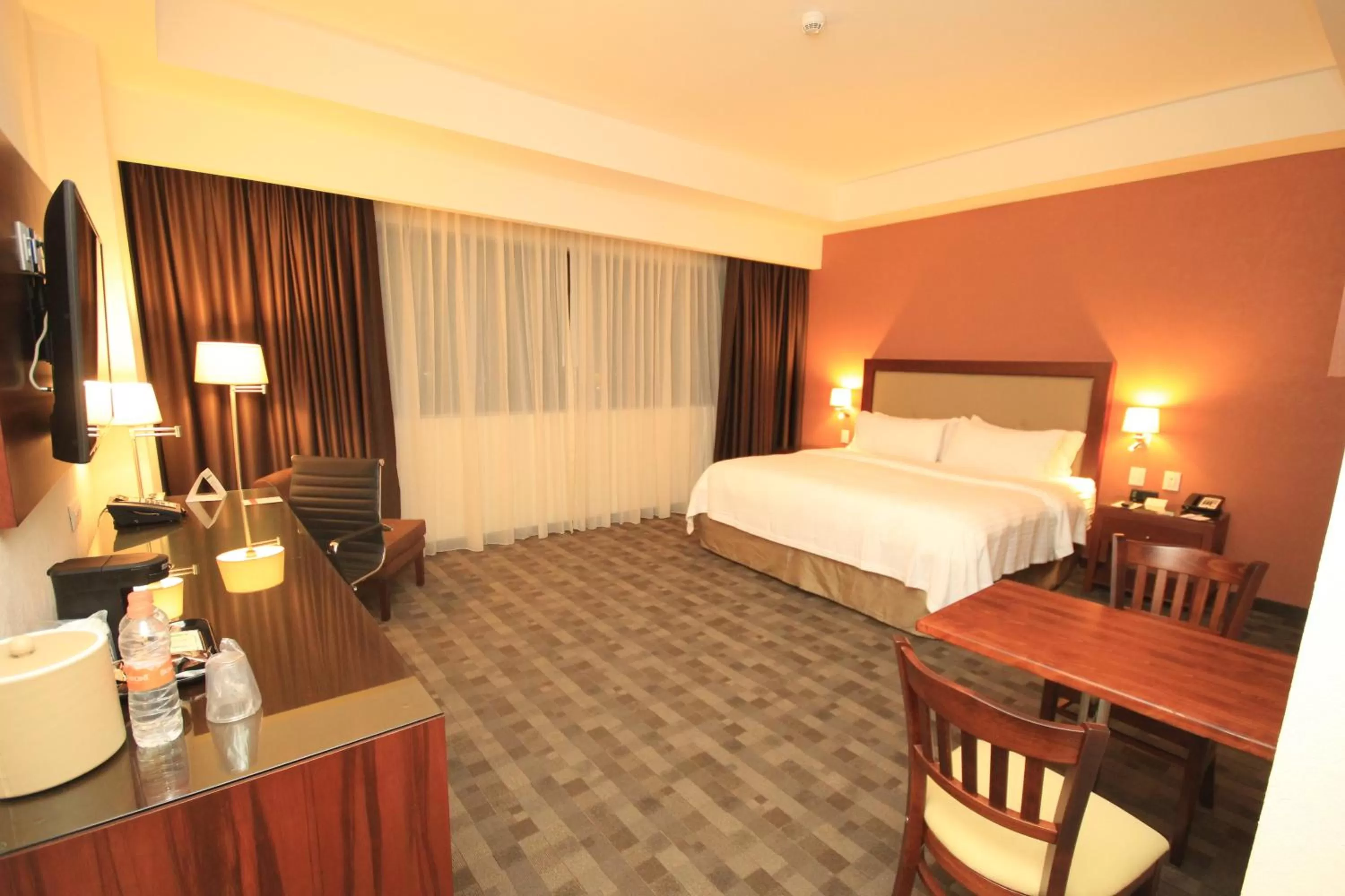 Photo of the whole room, Bed in Holiday Inn & Suites Plaza Mayor by IHG