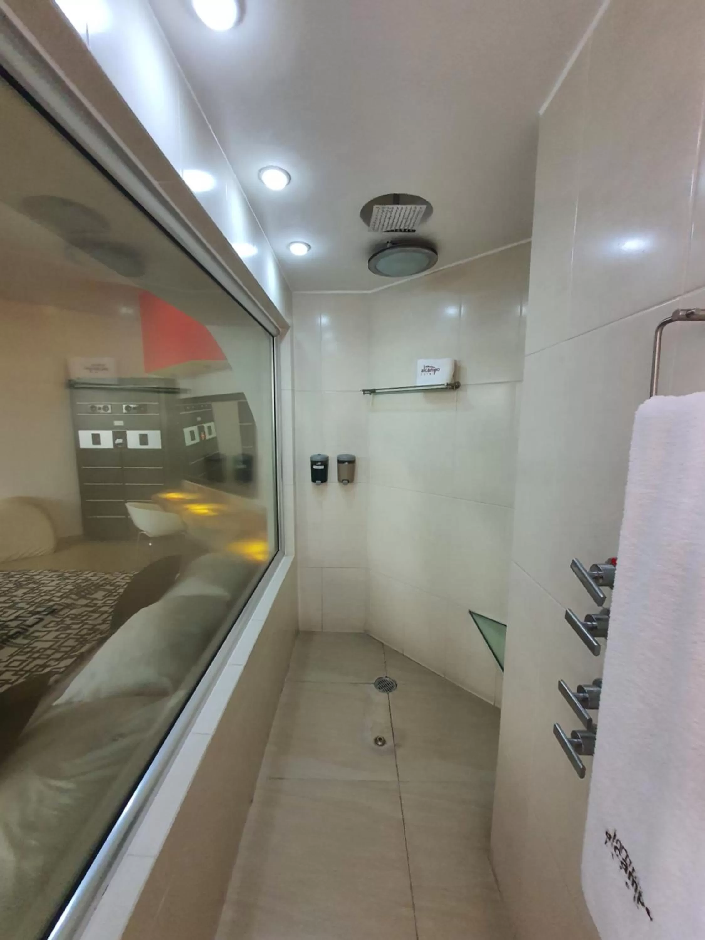 Bathroom in Hotel Alcampo