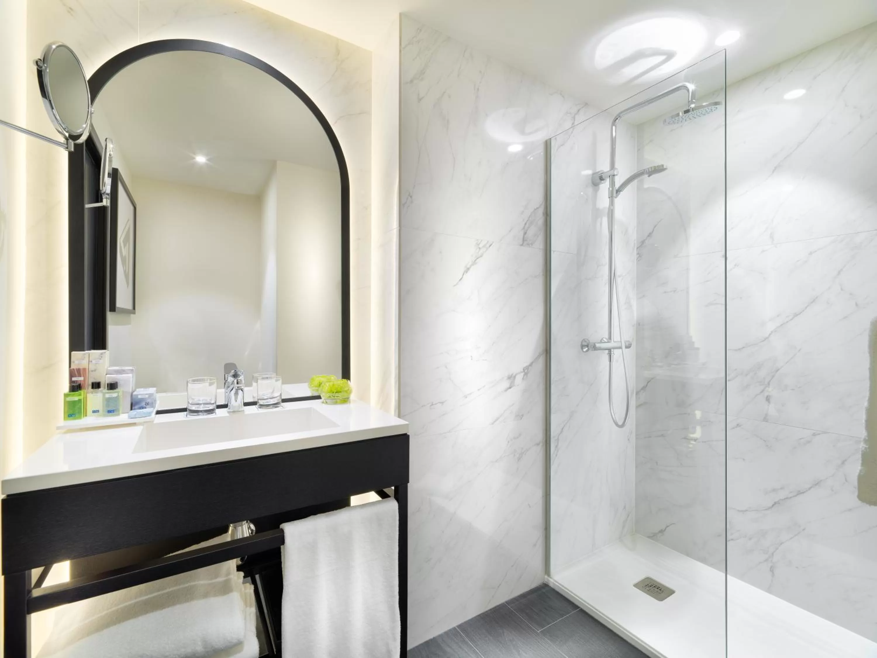 Bathroom in H10 Puerta de Alcalá 4 Sup