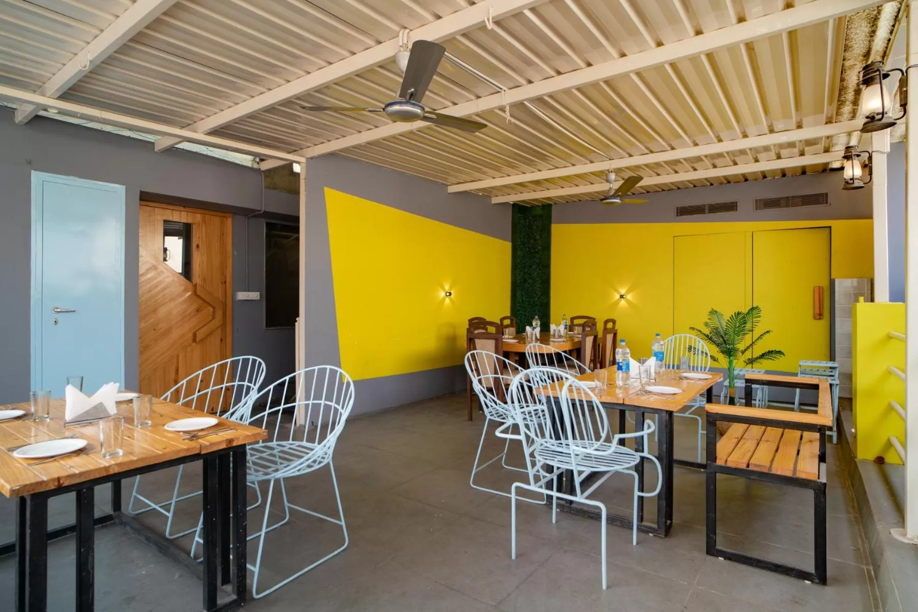 Restaurant/places to eat in Uddhav Vilas A Family Hotel