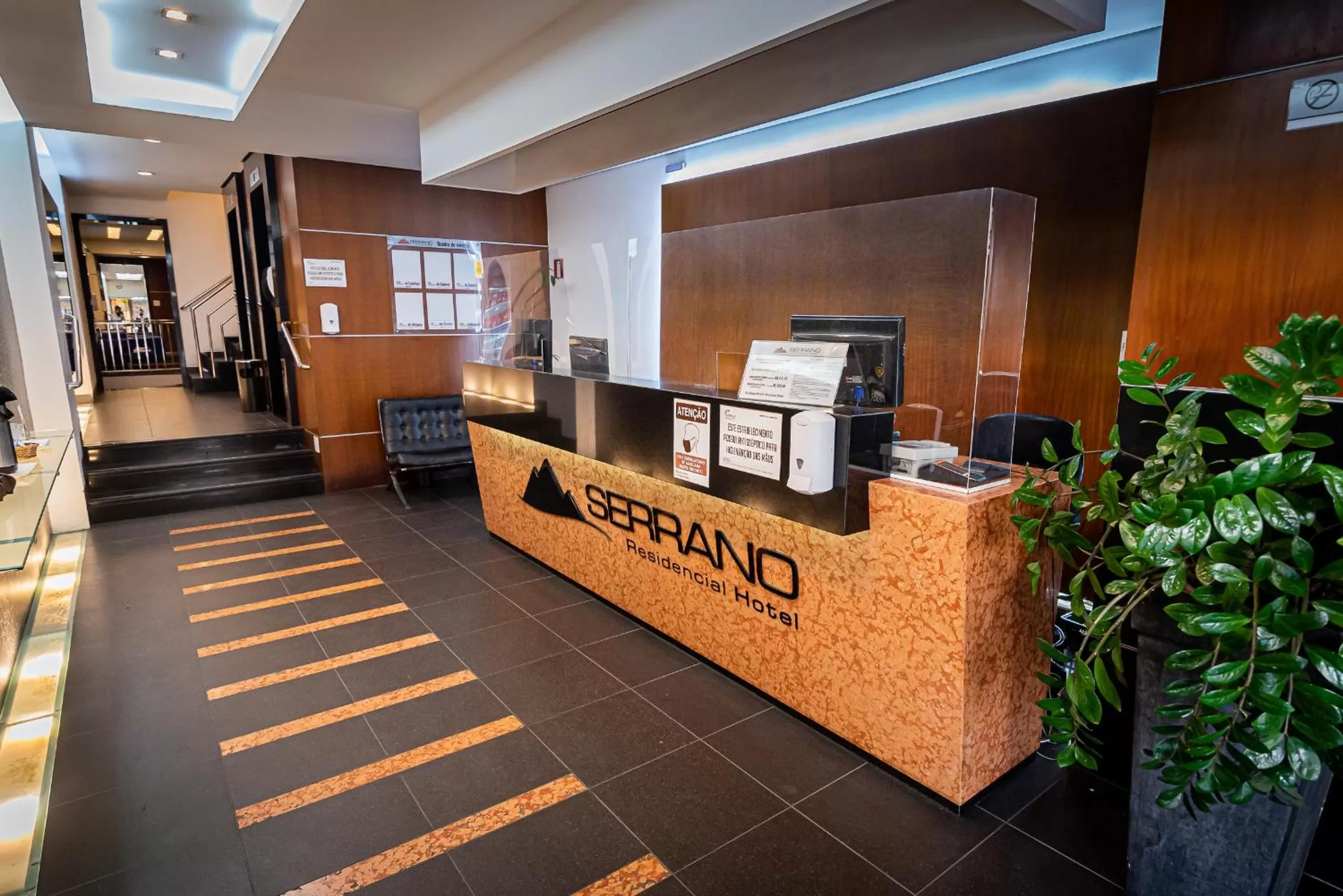 Lobby or reception in Serrano Residencial Hotel
