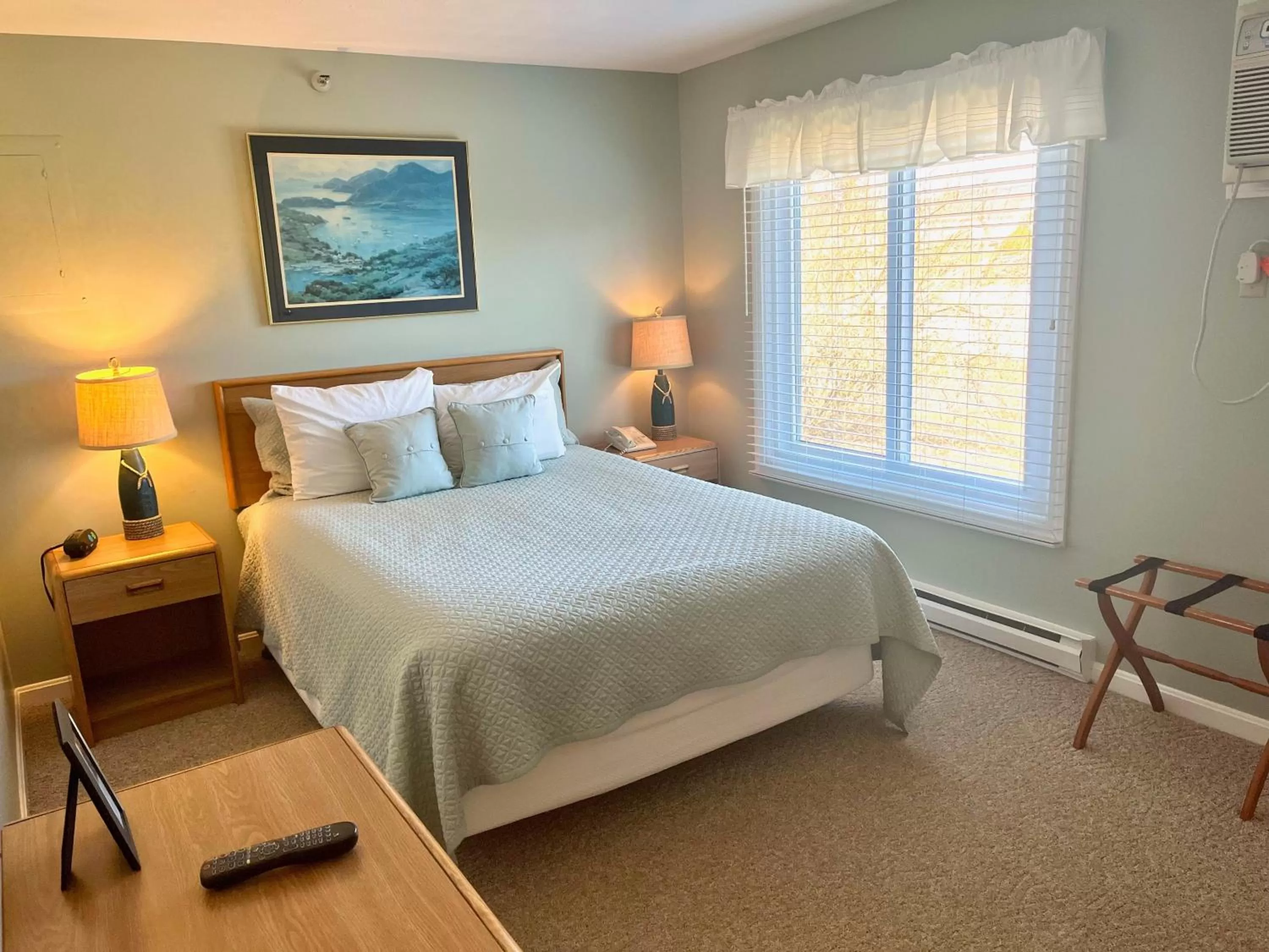 Bed in Elmwood Resort Hotel