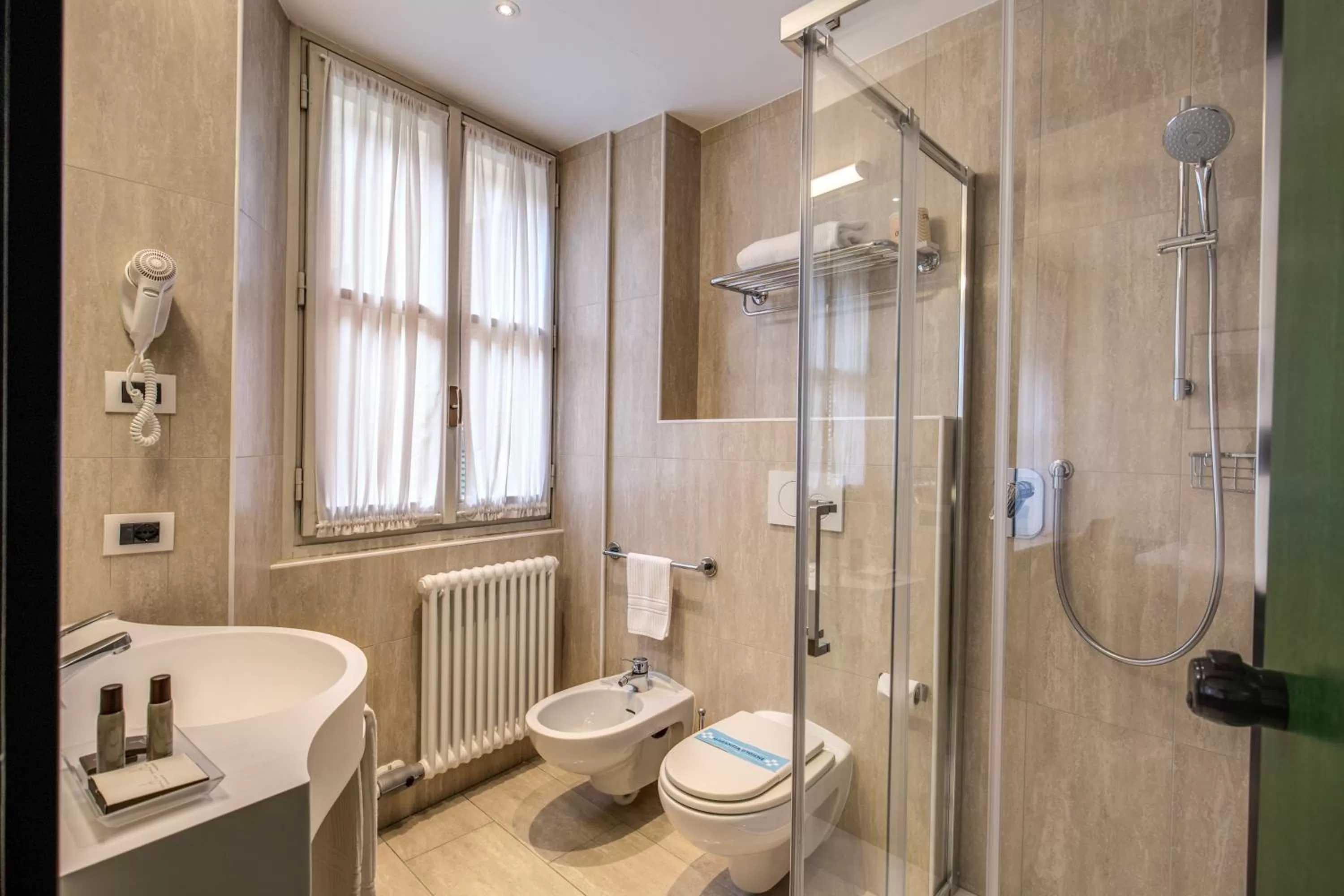 Shower in Albergo Firenze