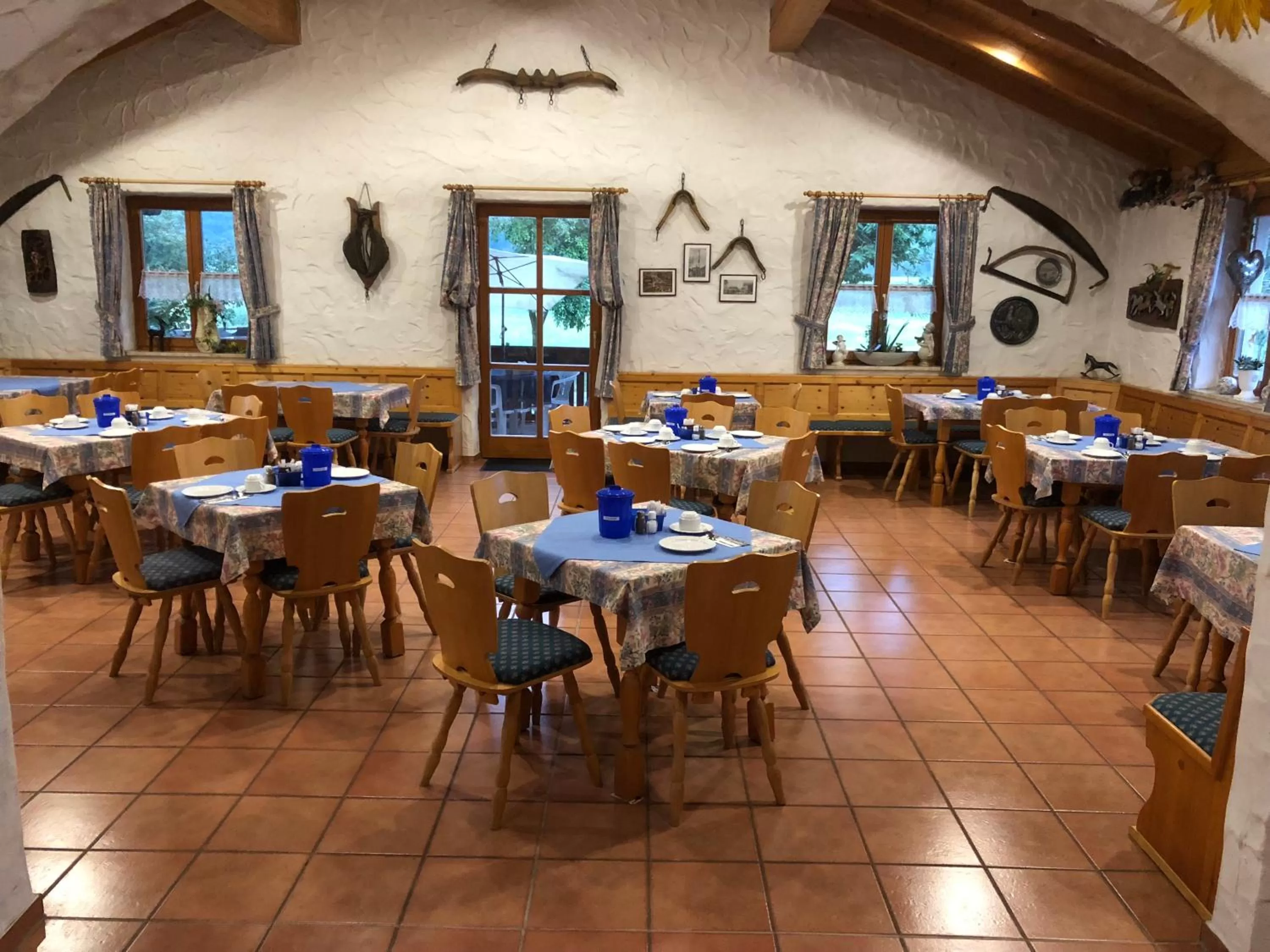 Restaurant/places to eat in PAGA Hotel