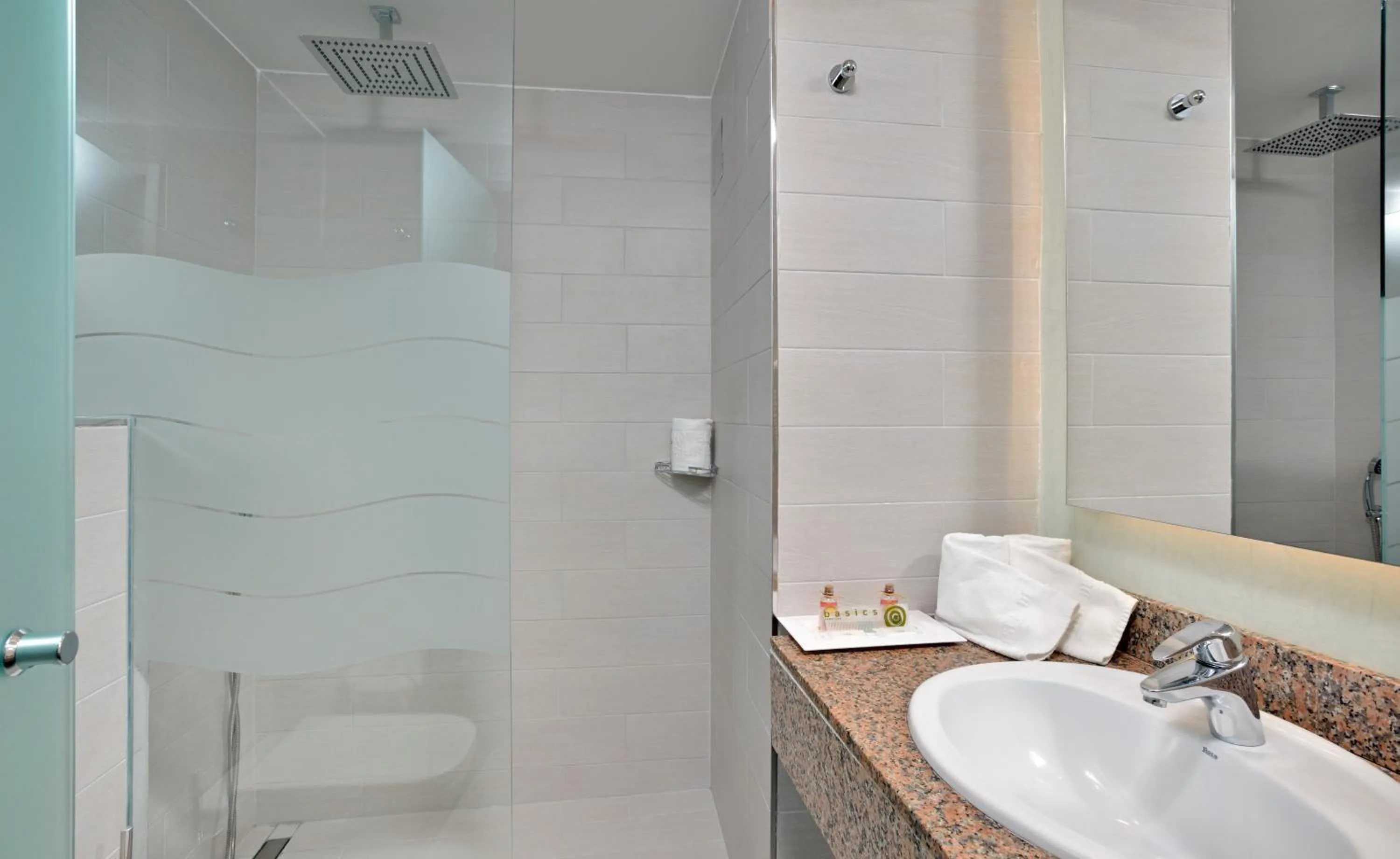 Shower, Bathroom in Hotel Isla de Cabrera