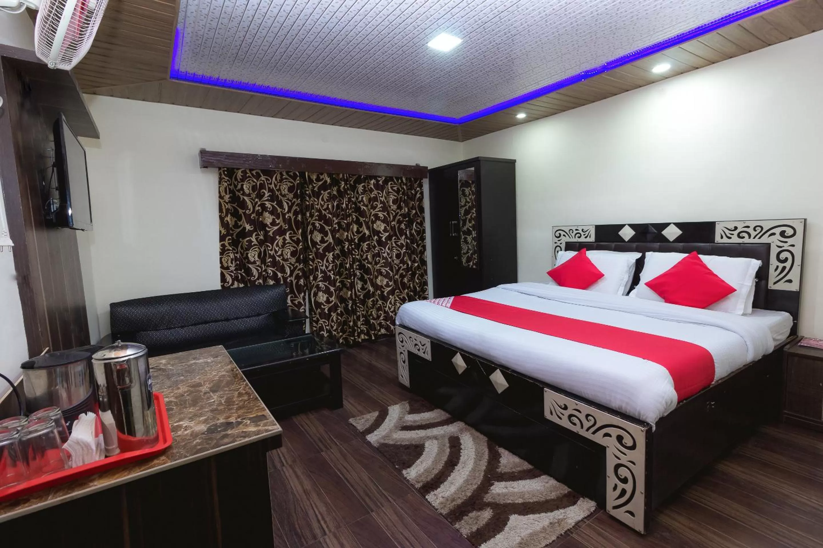 Bedroom, Bed in Hotel Himdhara, Dalhousie