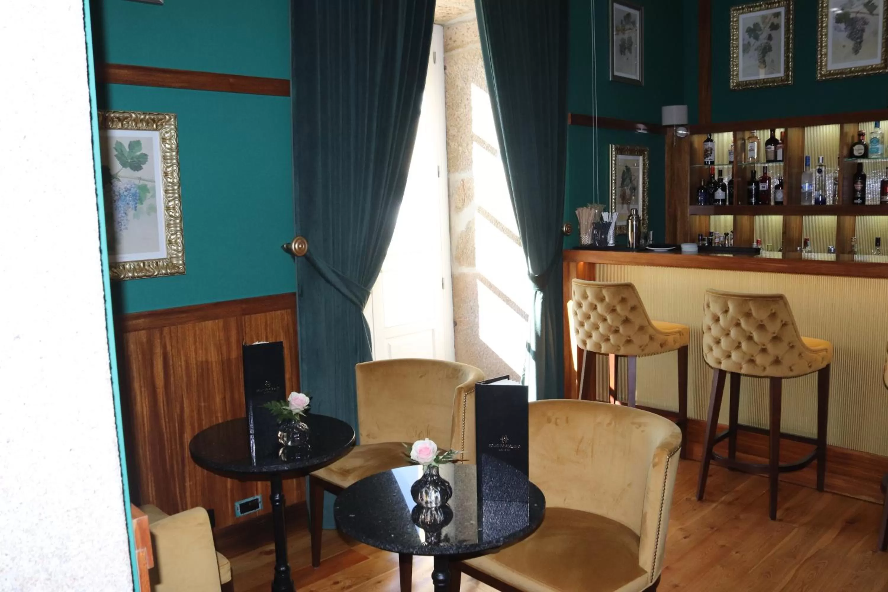 Lounge or bar in Solar do Requeijo by Luna Hotels & Resorts