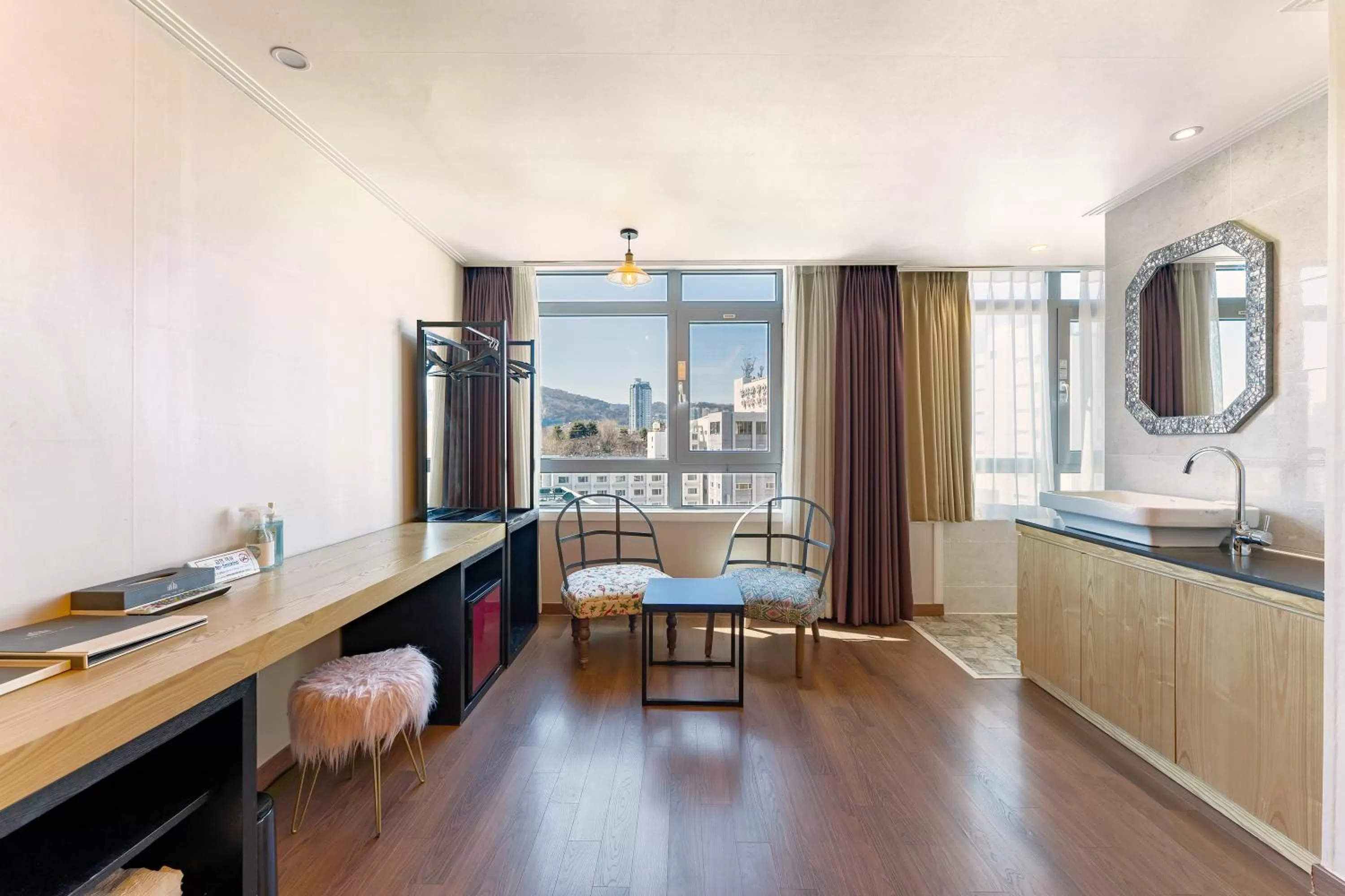 Living room in Central Park Hotel Busan