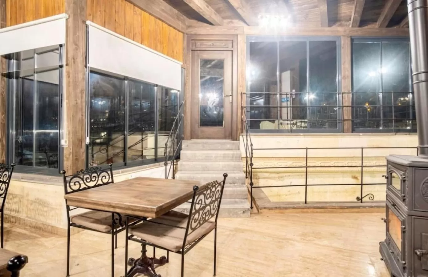 Restaurant/places to eat in Uzay Cave Suite Hotel