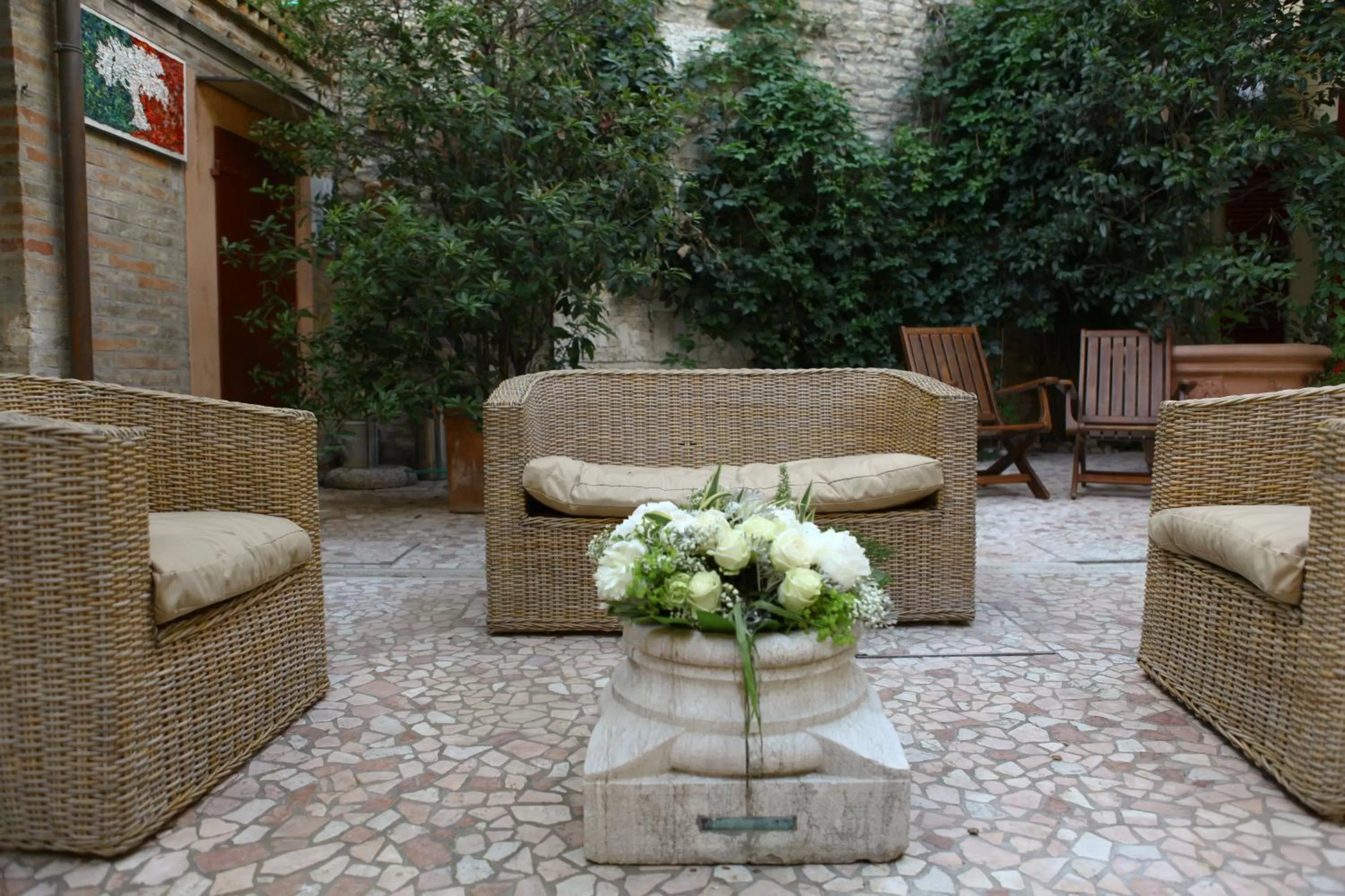 Triple Room with Garden View in Chez papa