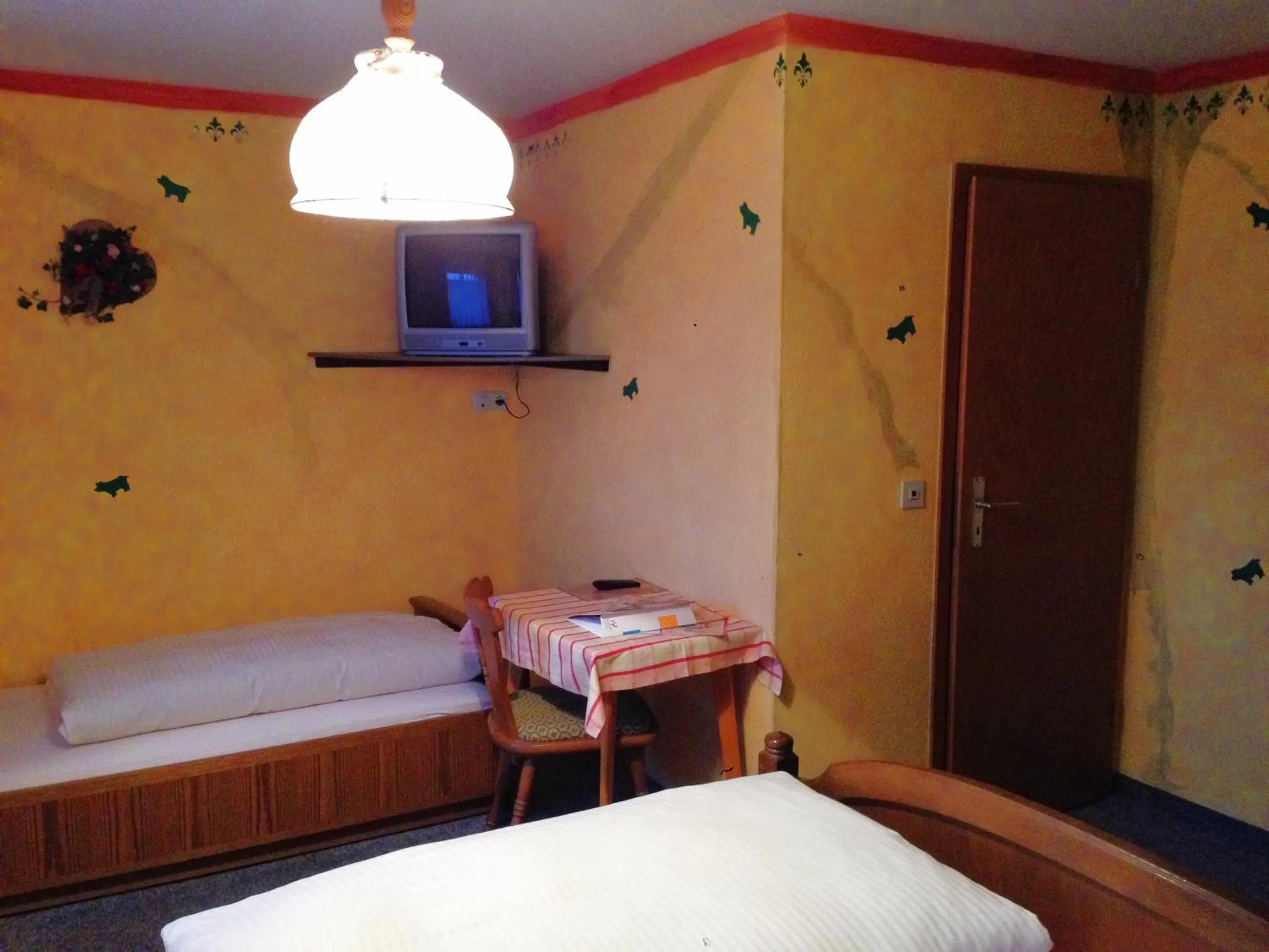 Bedroom, Bed in Beim Haxenwirt