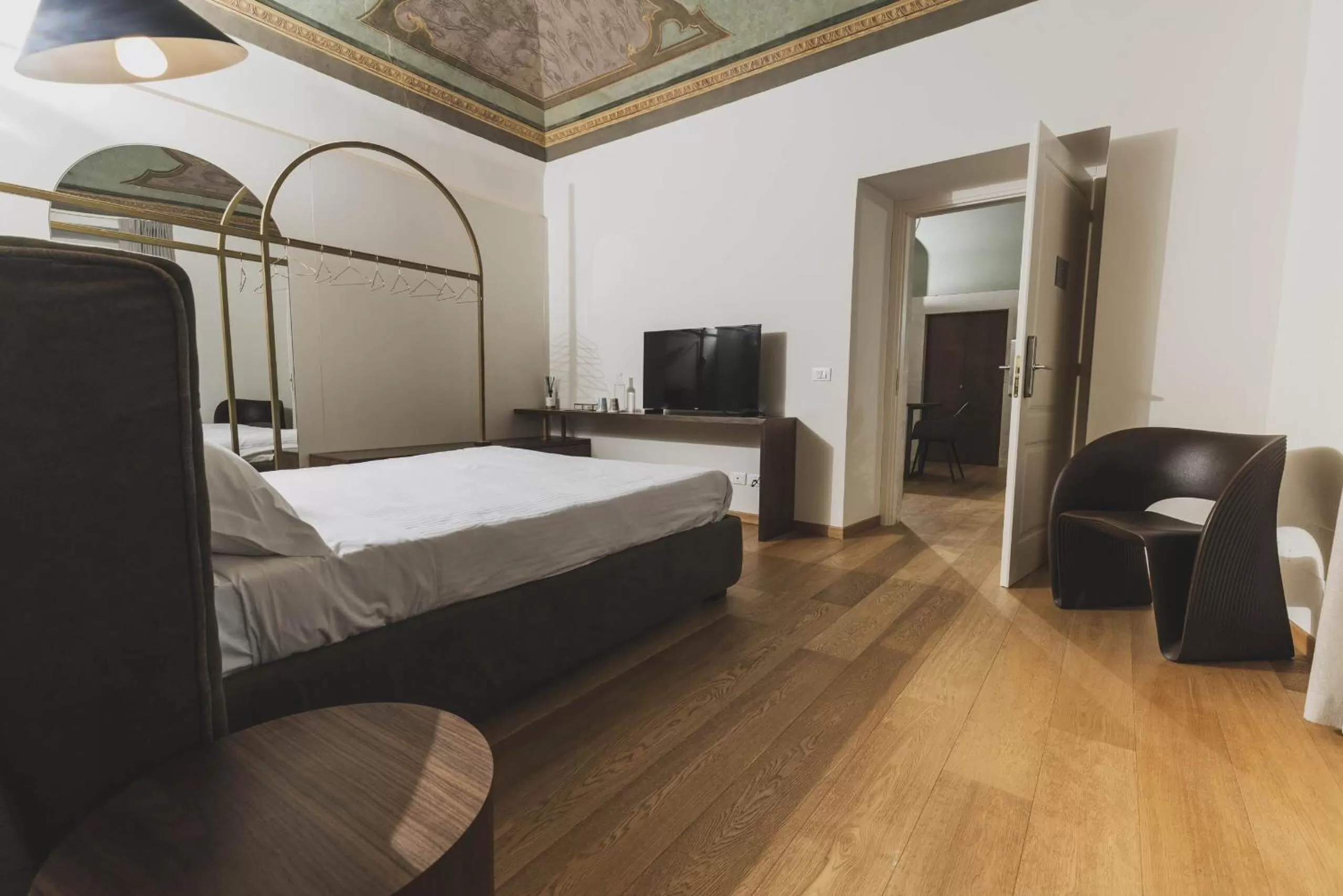 Photo of the whole room, Bed in Casa Horti Suites