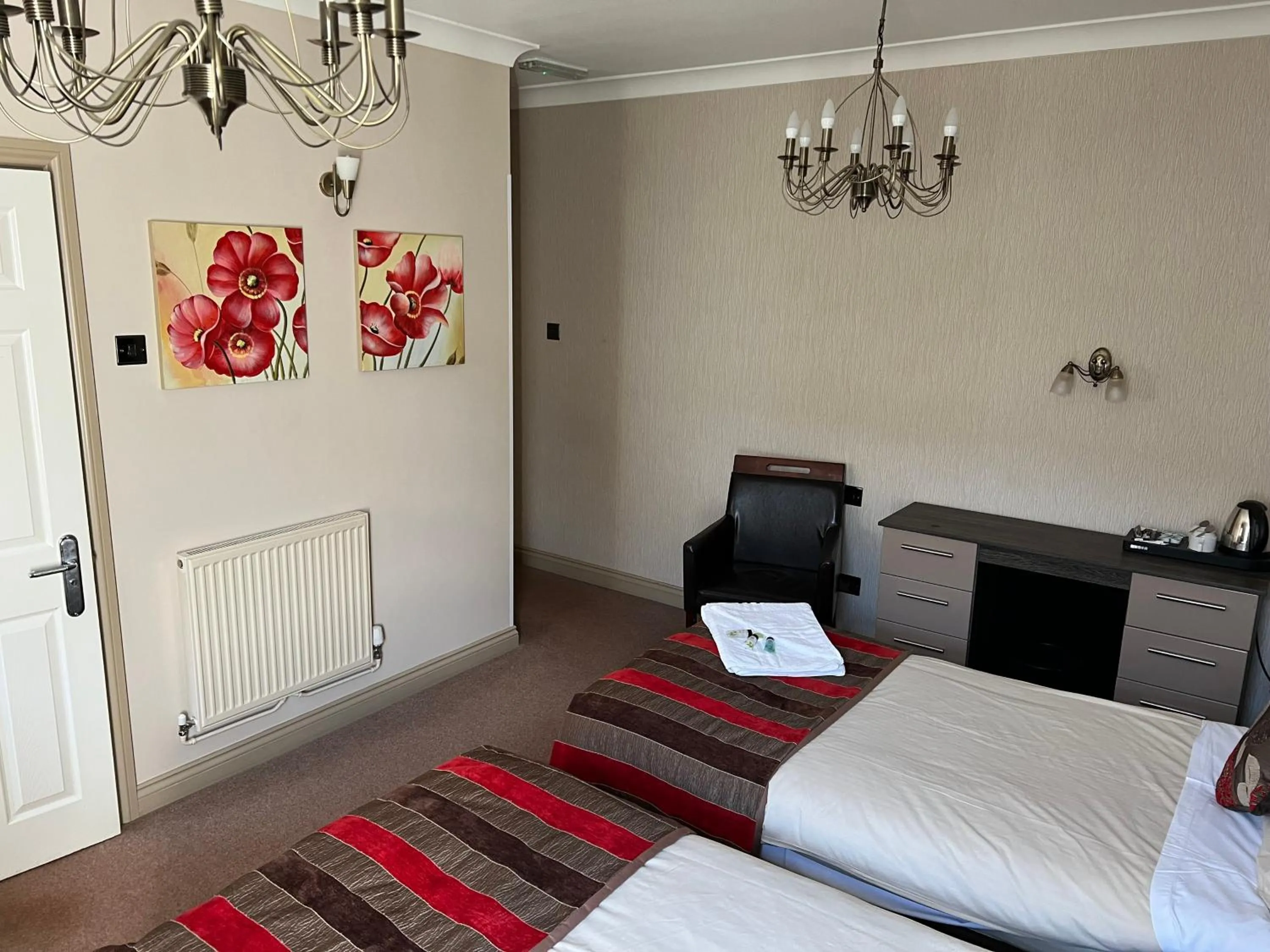 Photo of the whole room in Southport Metro Hotel