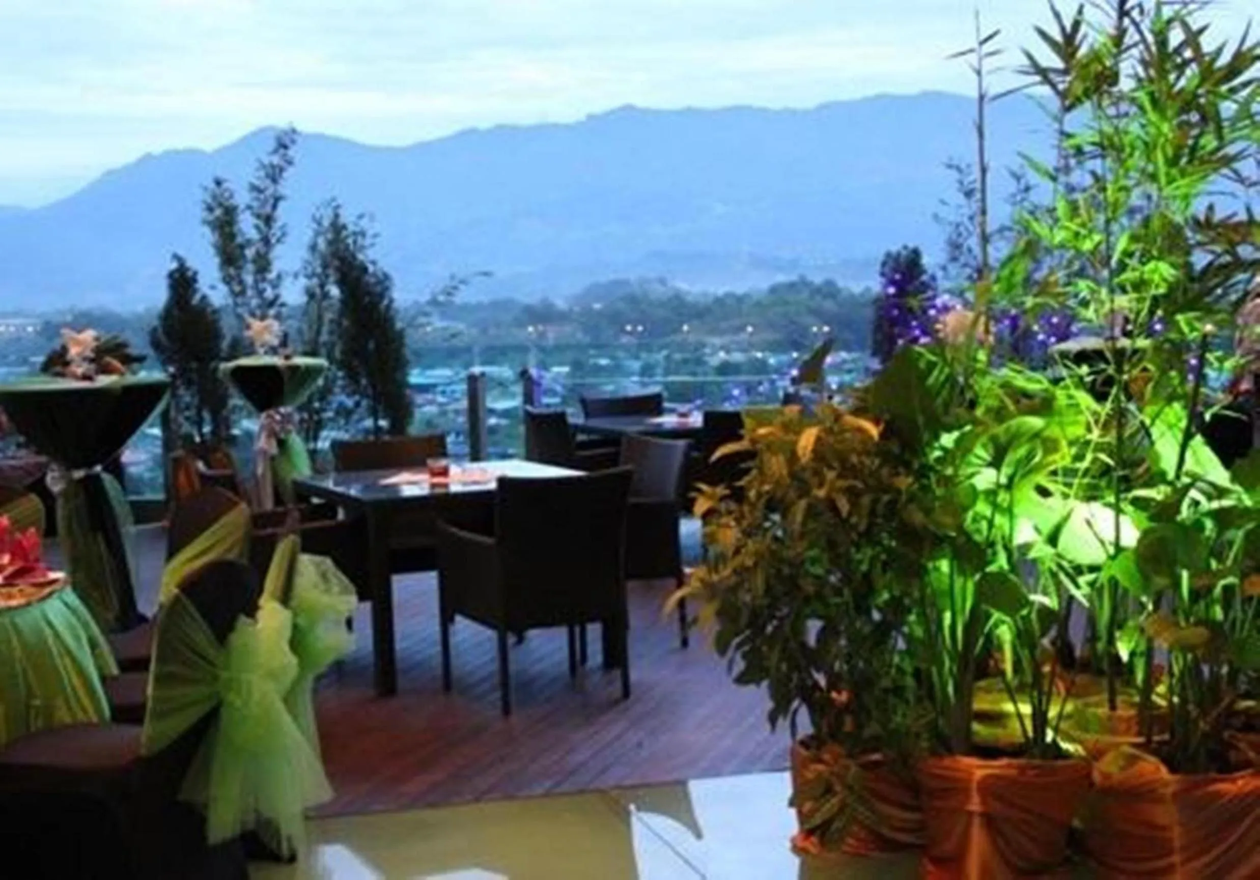 Patio in Courtyard Hotel 1Borneo