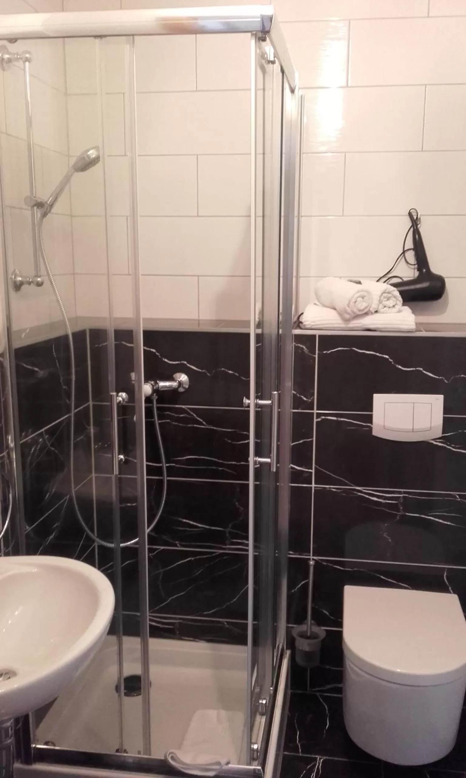 Bathroom in Pension Marillenhof