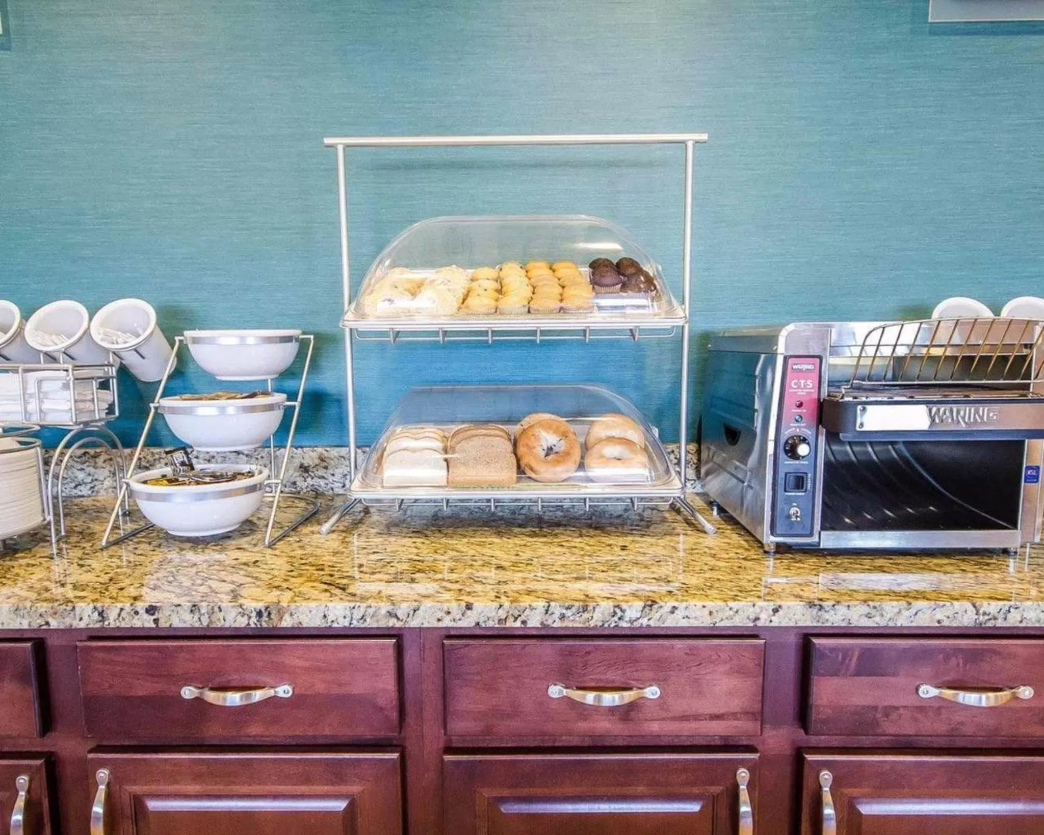 Buffet breakfast in Comfort Inn Ferdinand