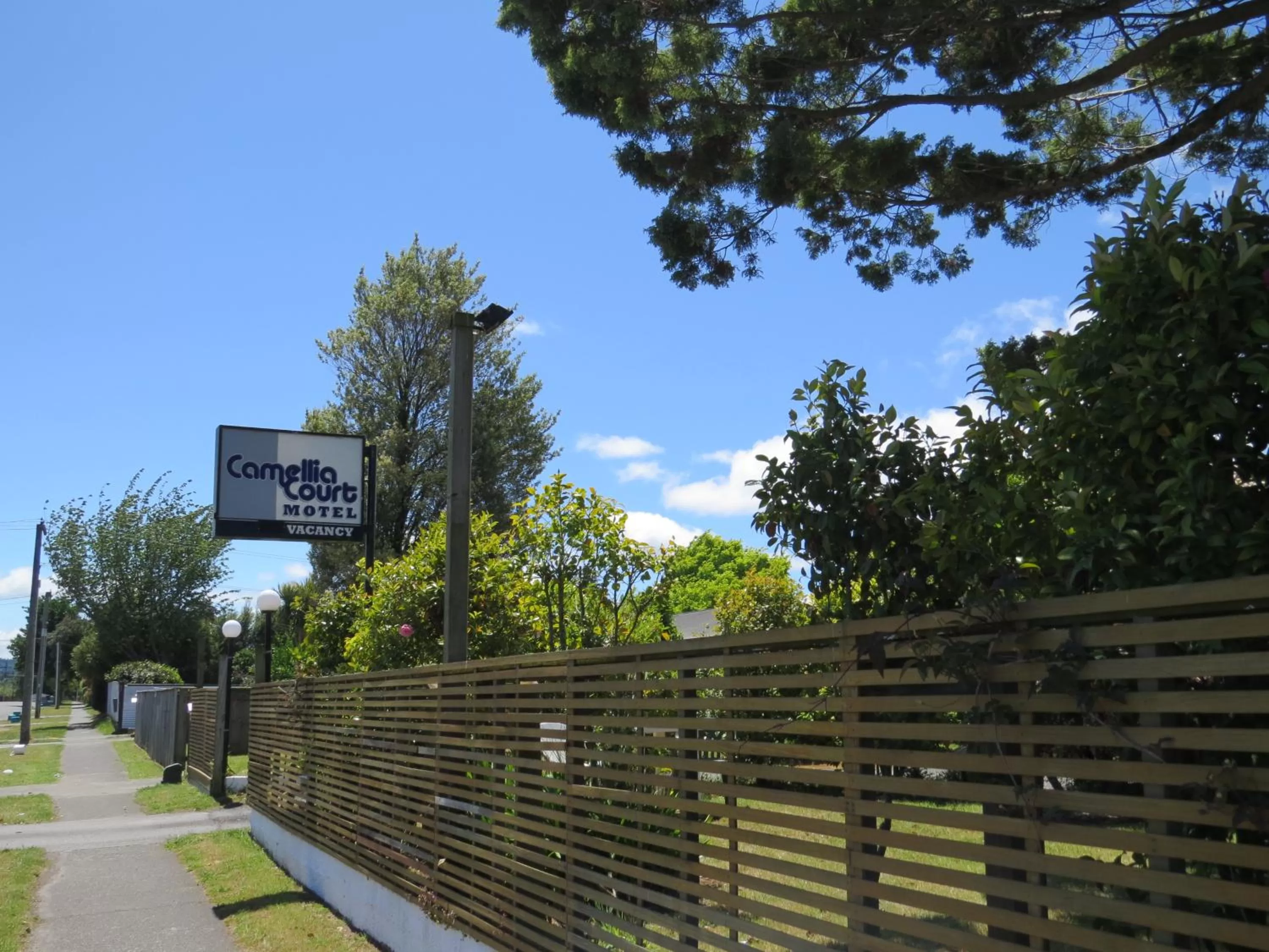 Day in Camellia Court Family Motel