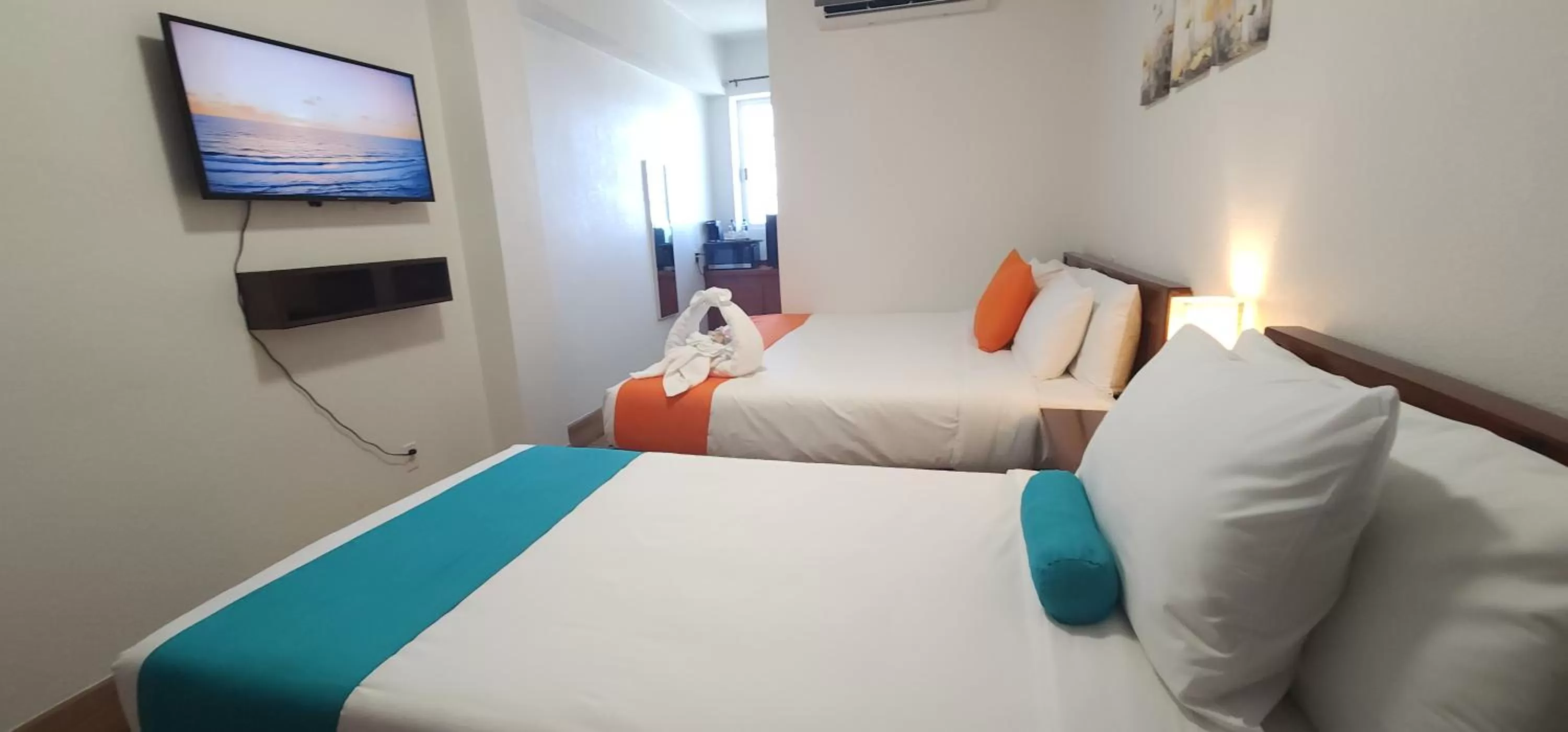 Bed in Voyager Sun & Reef Hotel