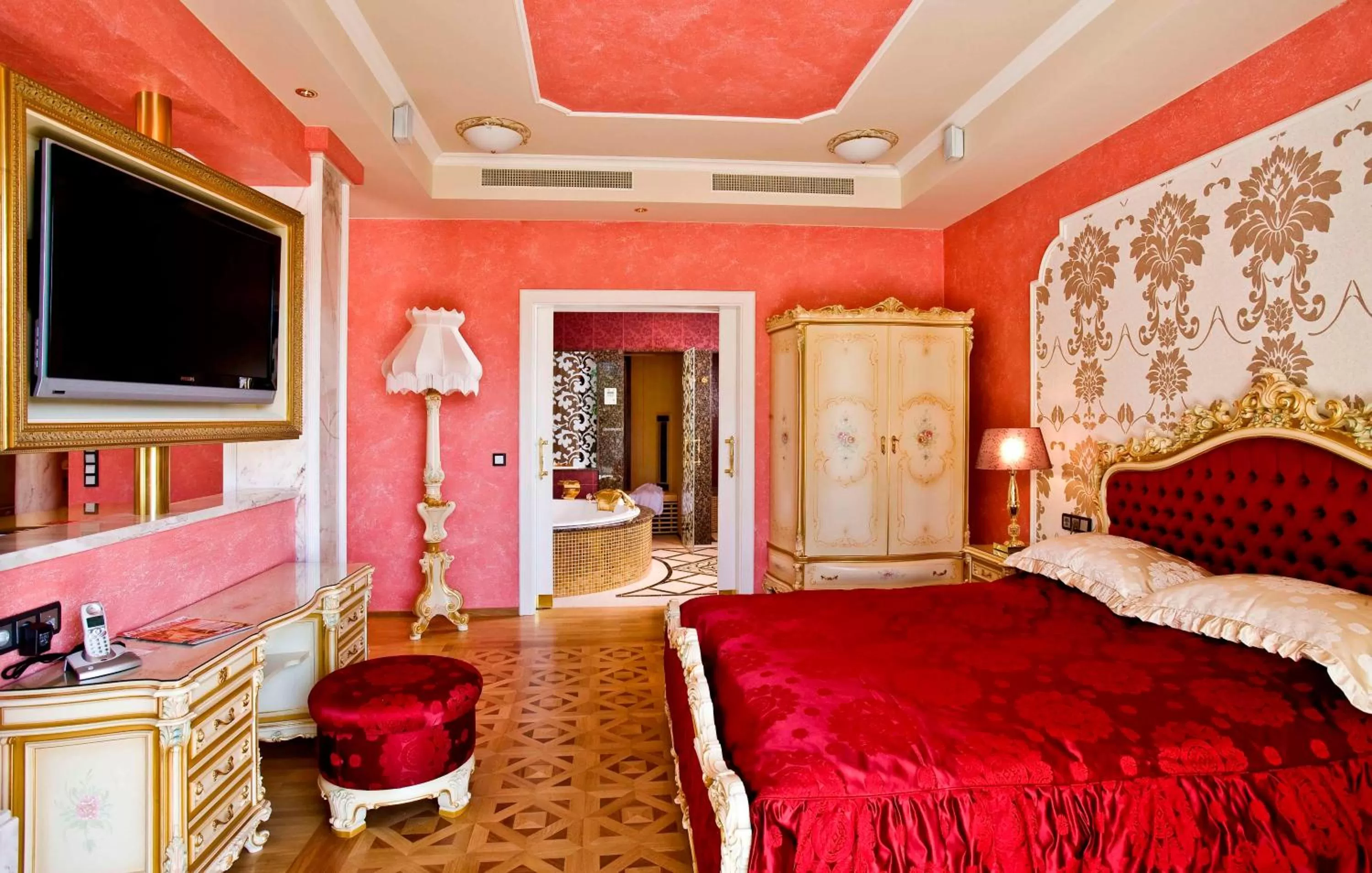 Bedroom, Bed in EurothermenResort Bad Ischl - Hotel Royal 4-Sterne Superior