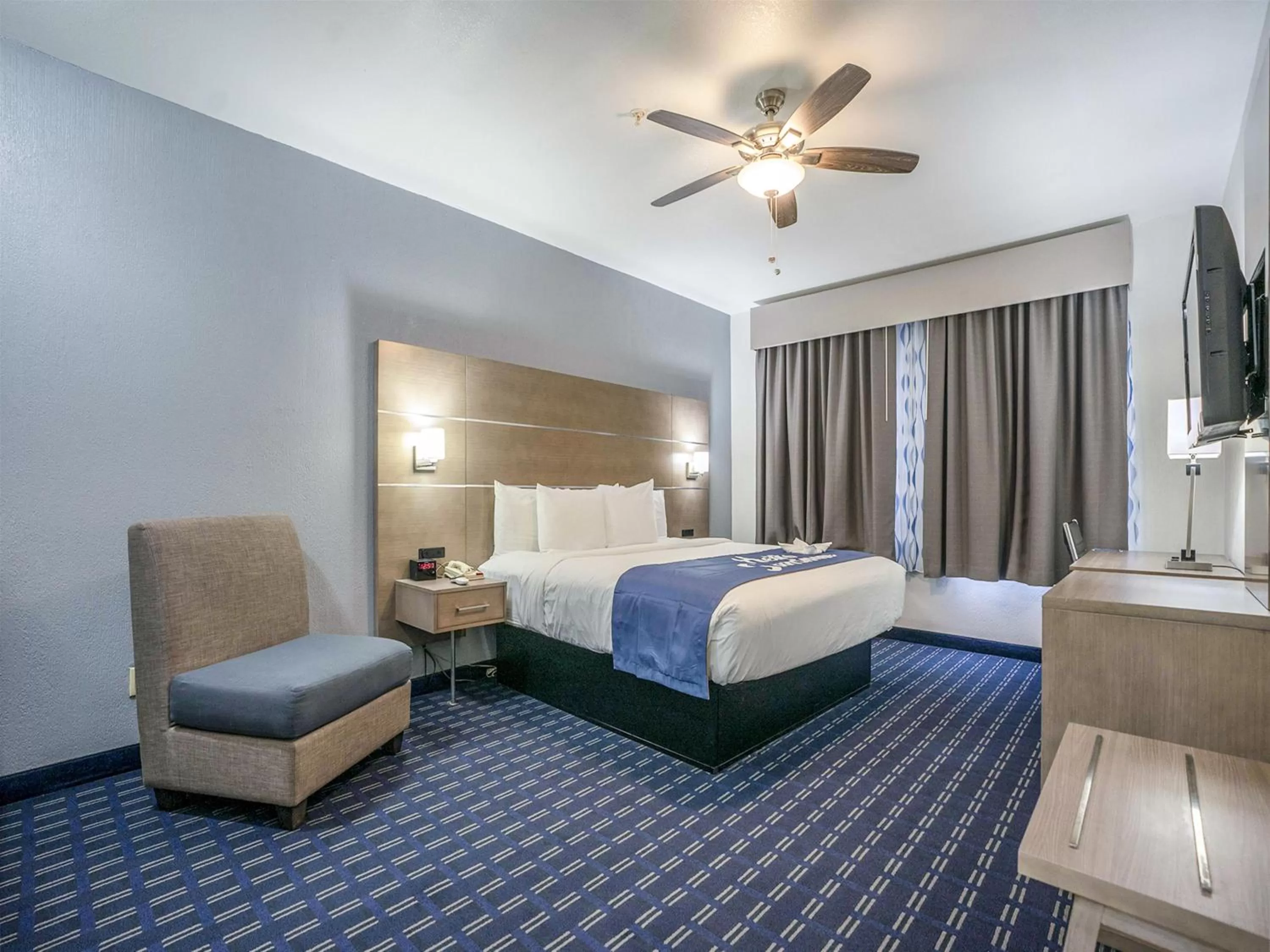 Bed in Days Inn & Suites by Wyndham Webster NASA-ClearLake-Houston