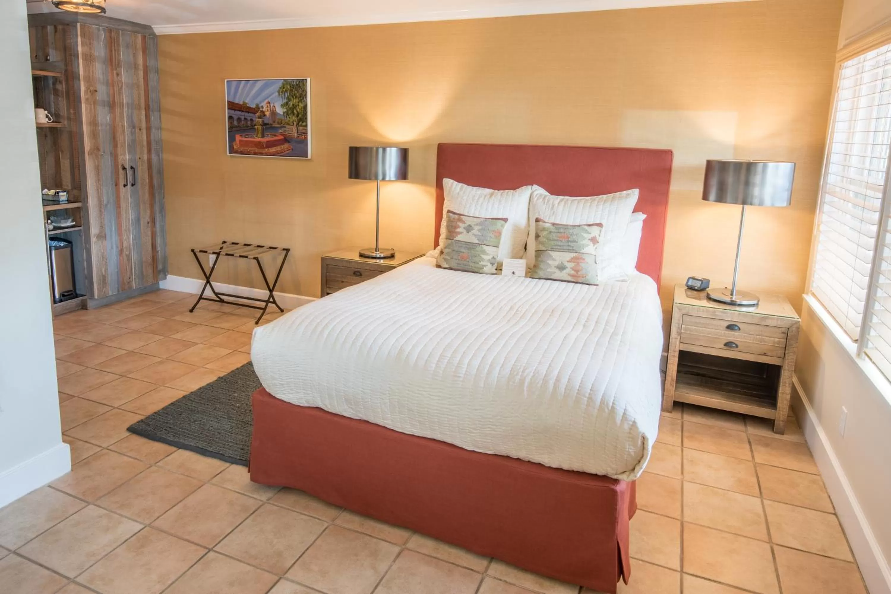 Bedroom, Bed in Harbor House Inn