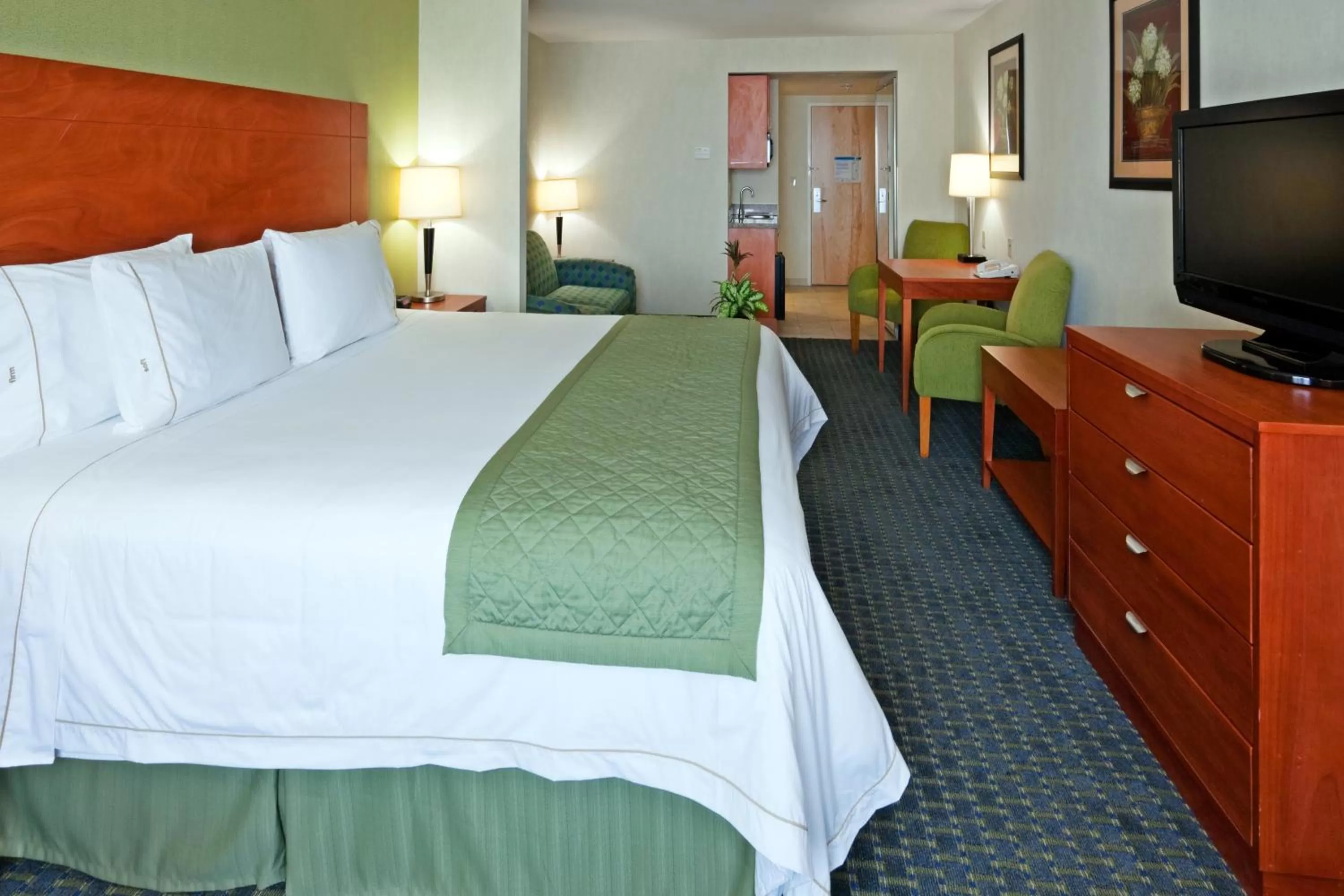 Photo of the whole room, Bed in Holiday Inn Express & Suites Toluca Zona Aeropuerto by IHG