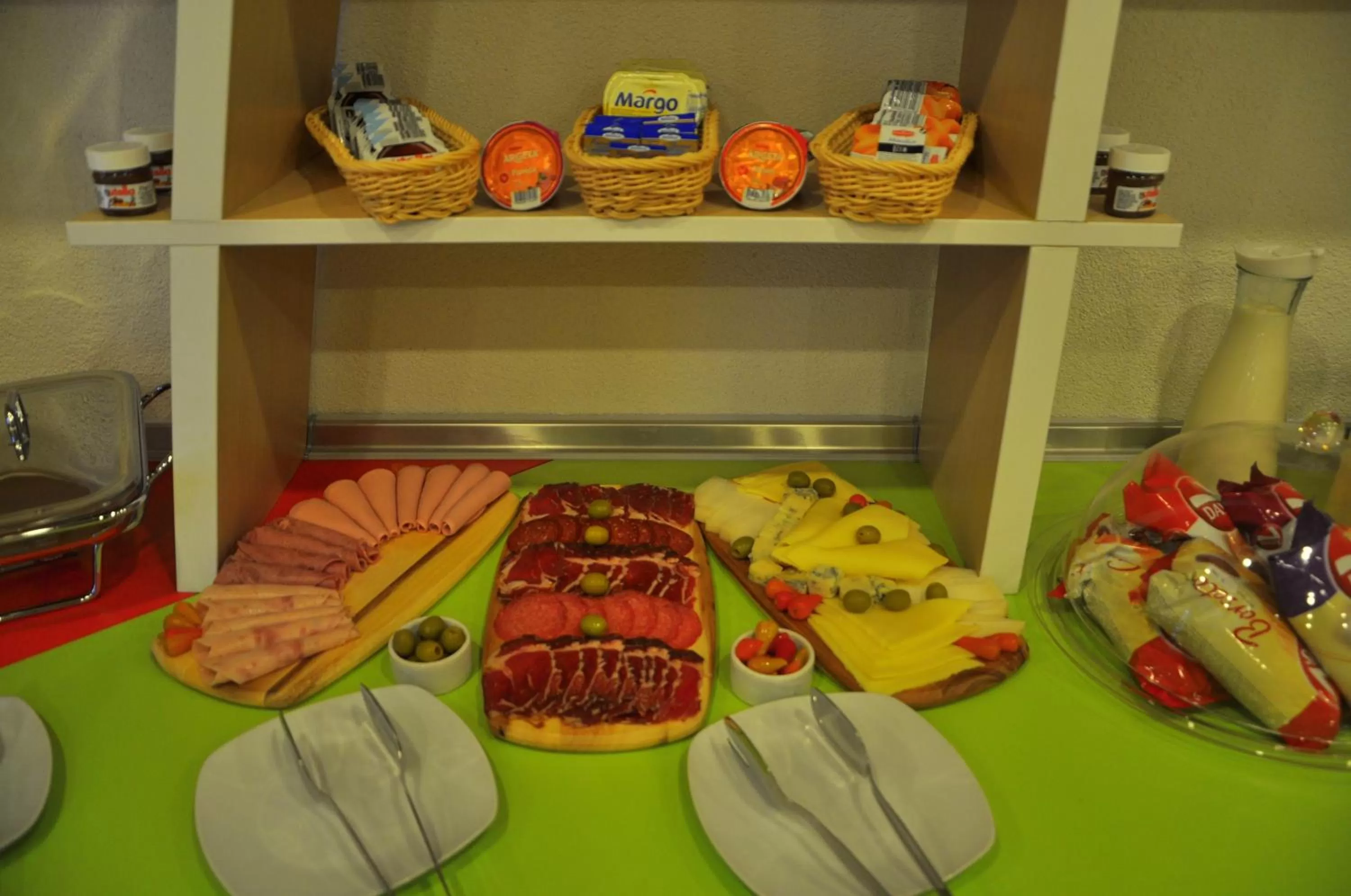 Food and drinks in Hotel Noble