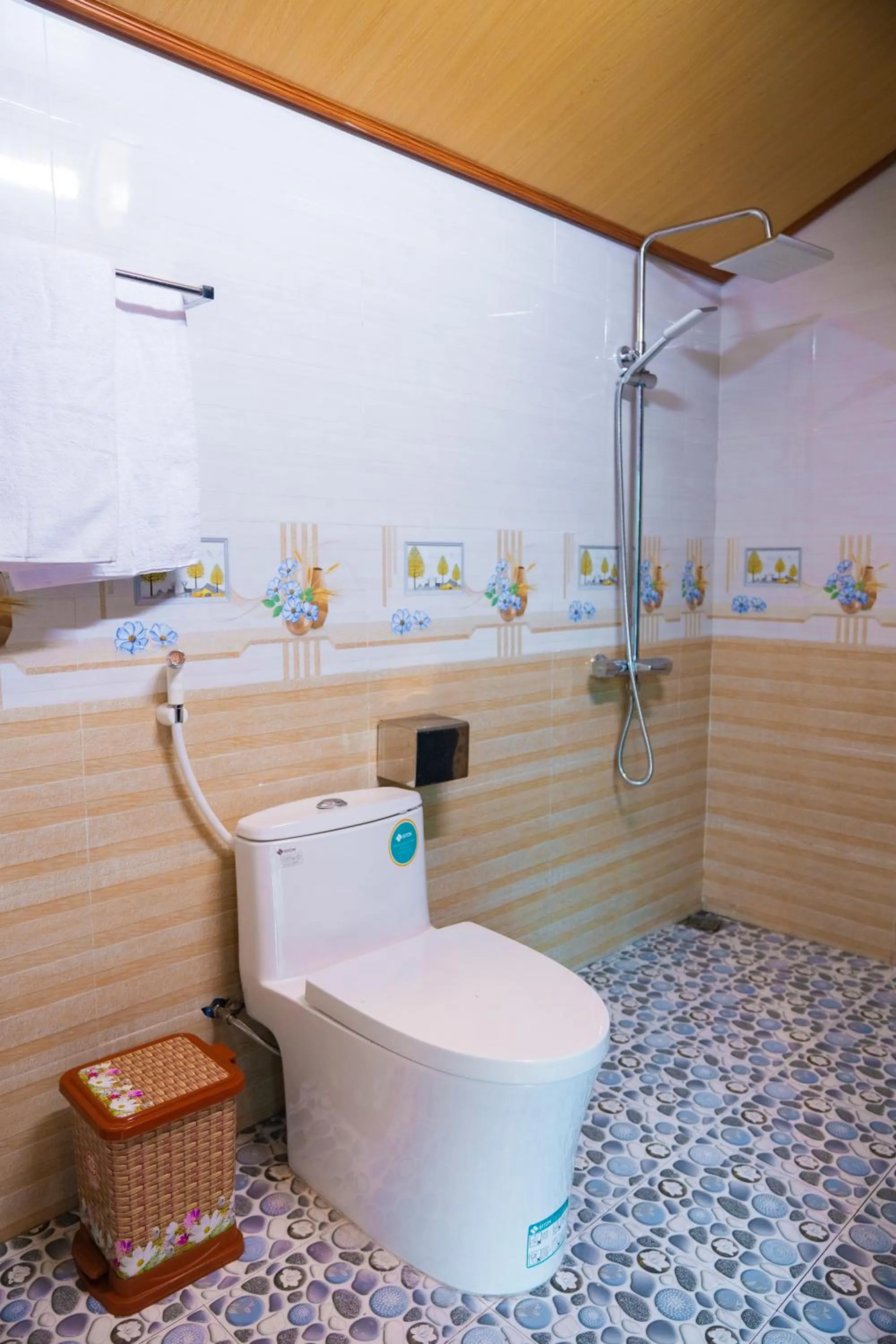 Shower in Tam Coc Cat Luong Homestay