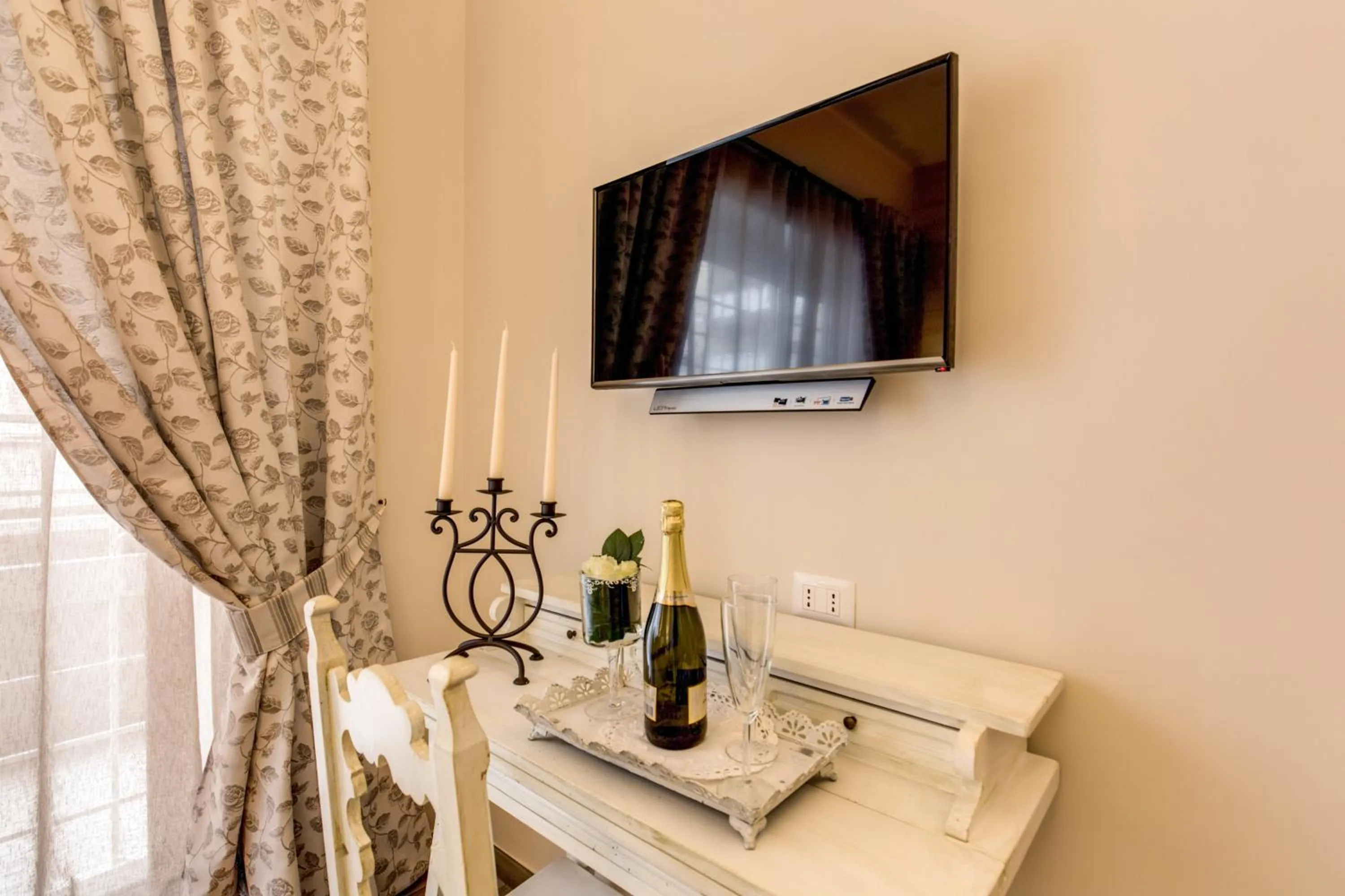 Bedroom in Casa Tua Vaticano Guest House