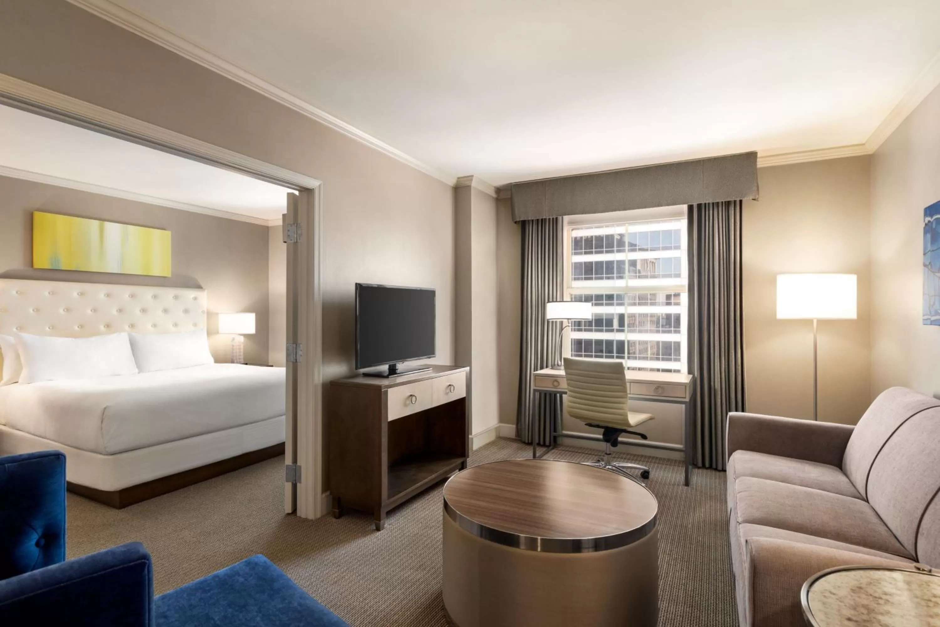 Living room, Bed in Magnolia Hotel St. Louis, a Tribute Portfolio Hotel