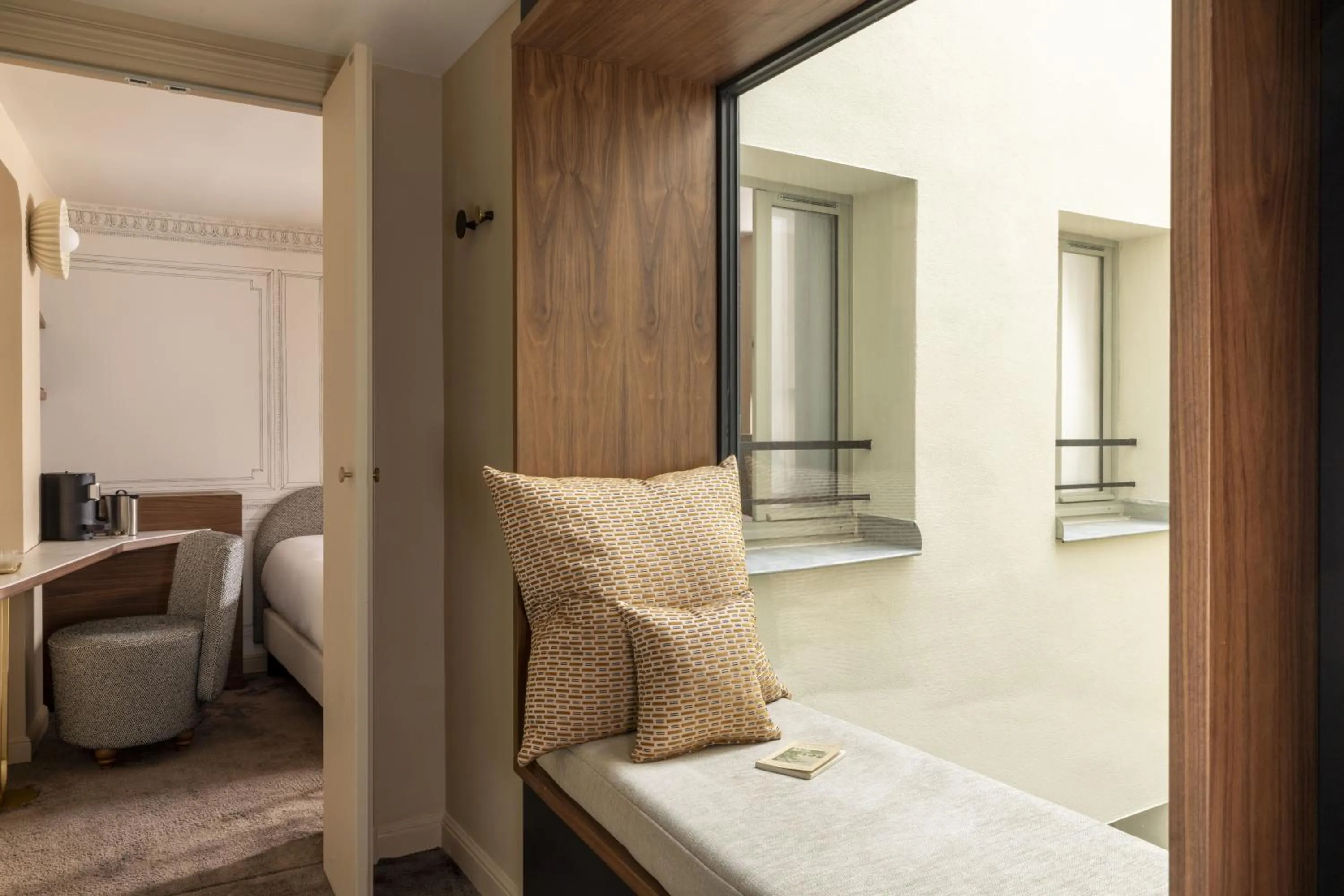 Photo of the whole room in Hotel L de Lutece - Notre-Dame