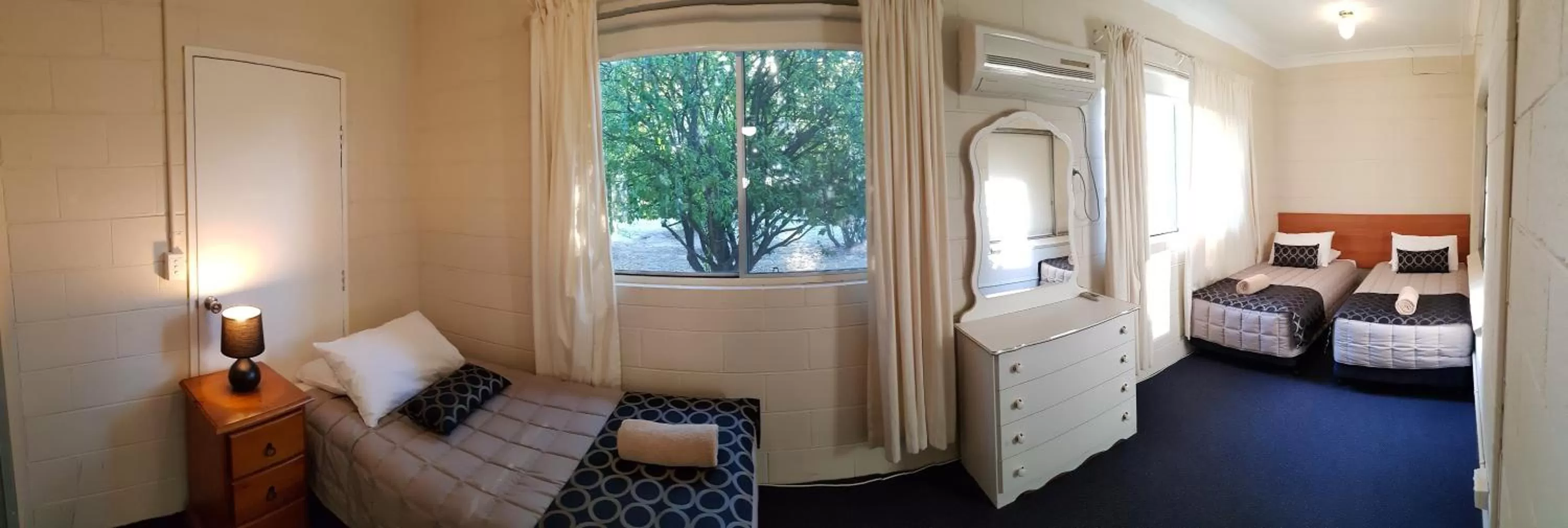 Bed in Amber Court Motor Inn