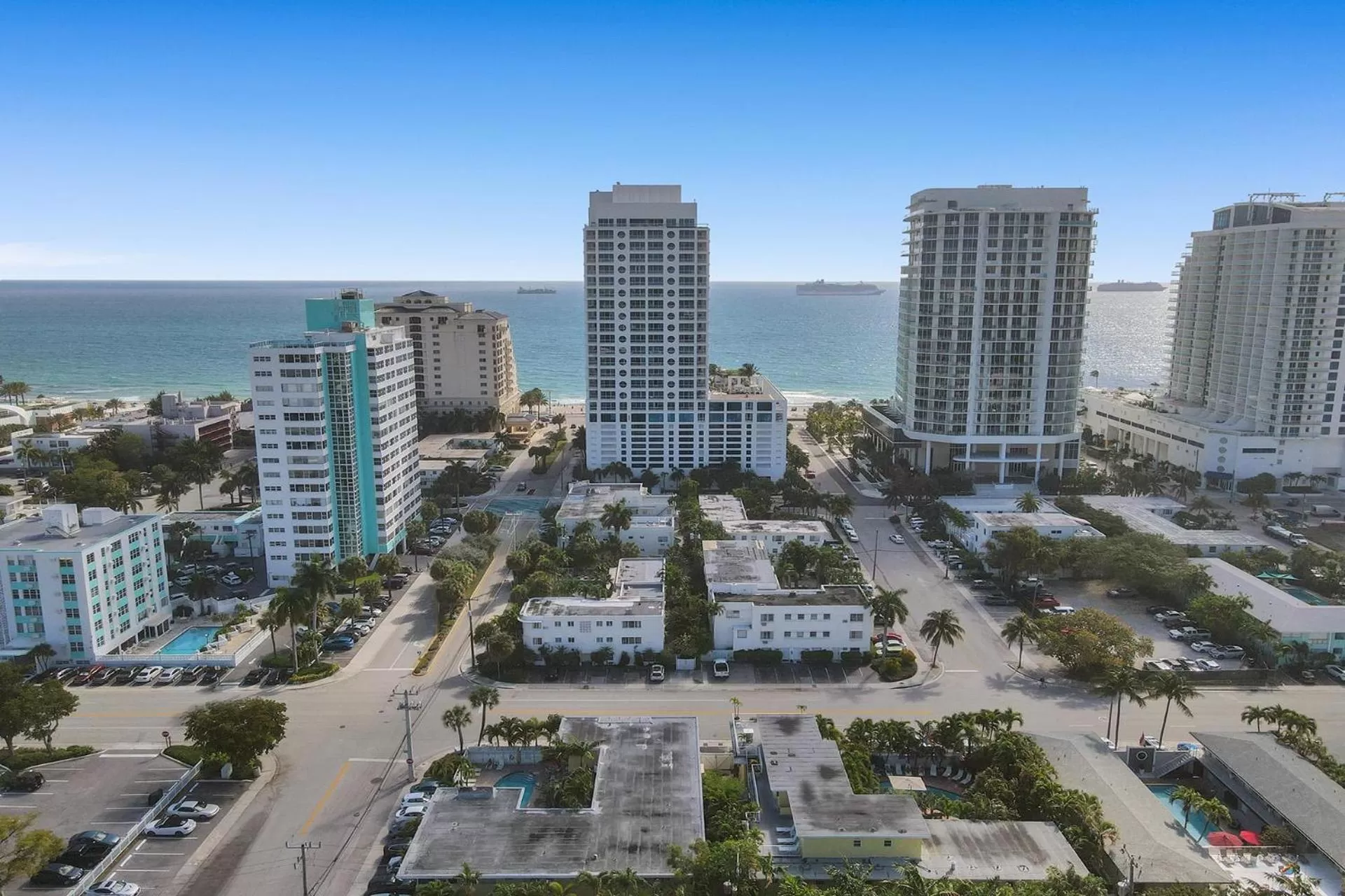 Bird's eye view, Bird's-eye View in The Worthington Resorts - Clothing Optional - Men Only - Solo hombres